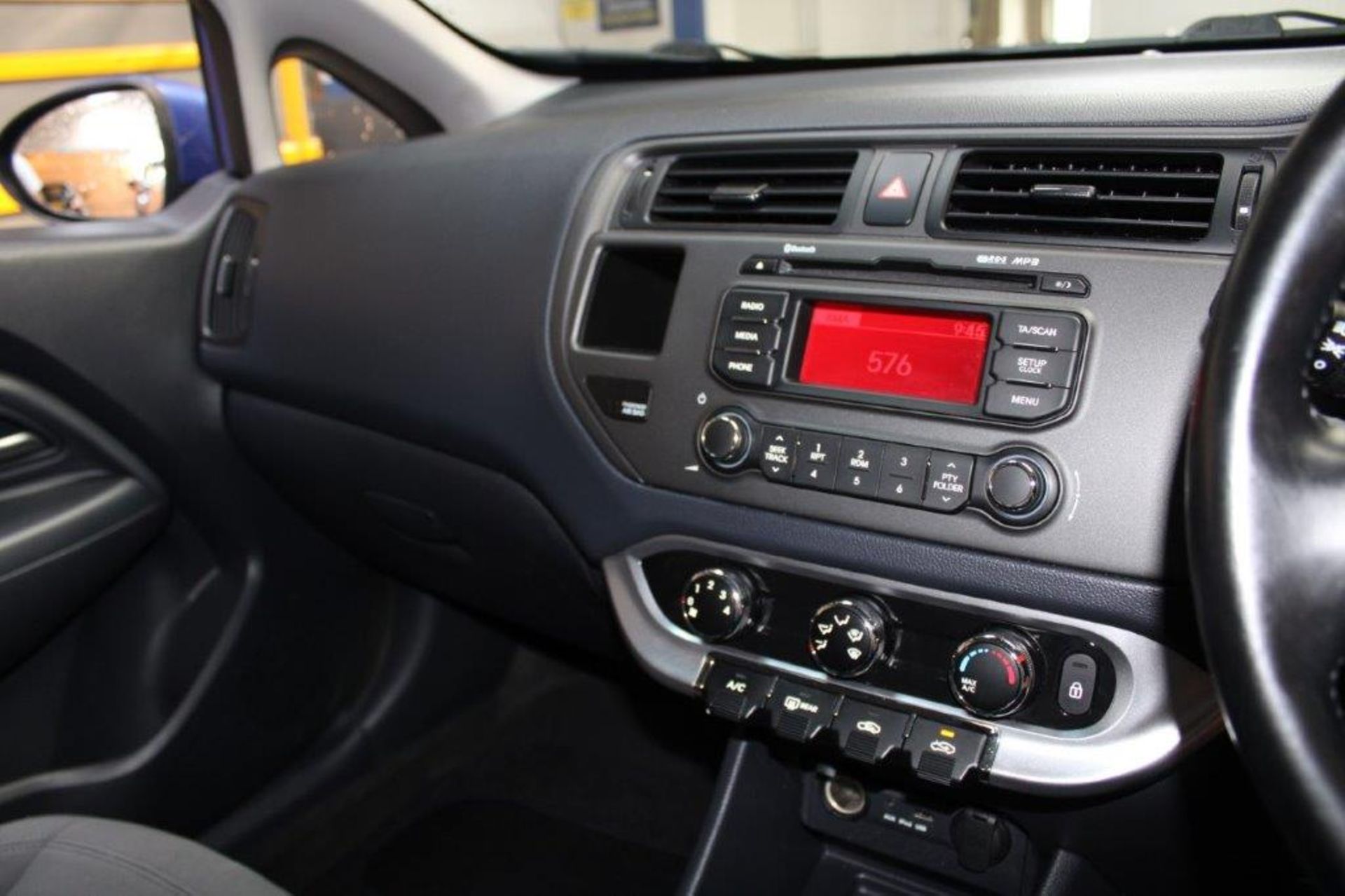 14 14 Kia Rio 2 - Image 21 of 23