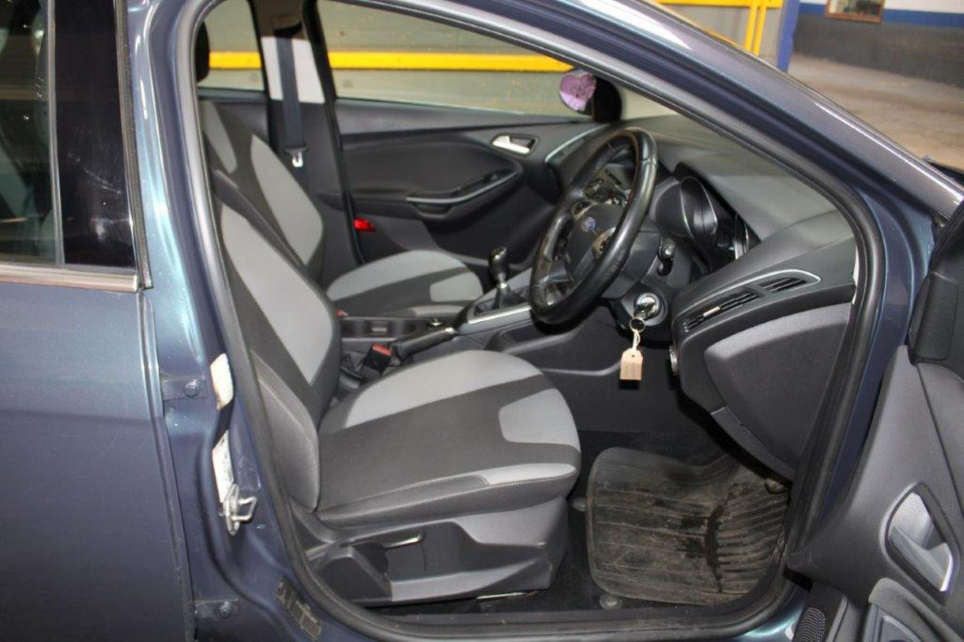 14 14 Ford Focus Zetec TDCI - Image 27 of 29