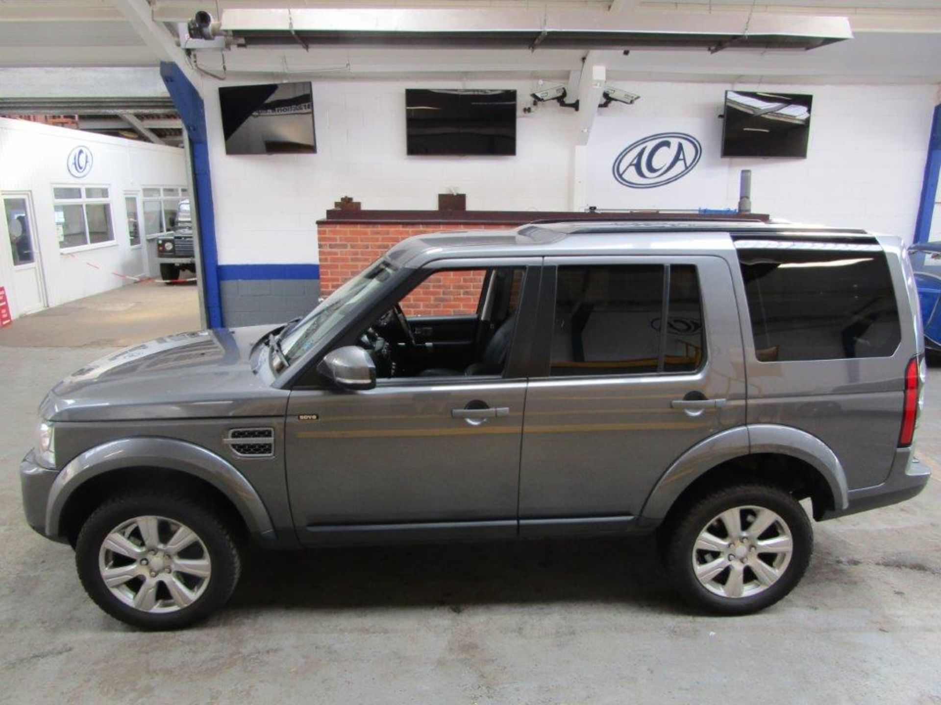 14 14 L/Rover Discovery XS SDV6 - Image 2 of 23