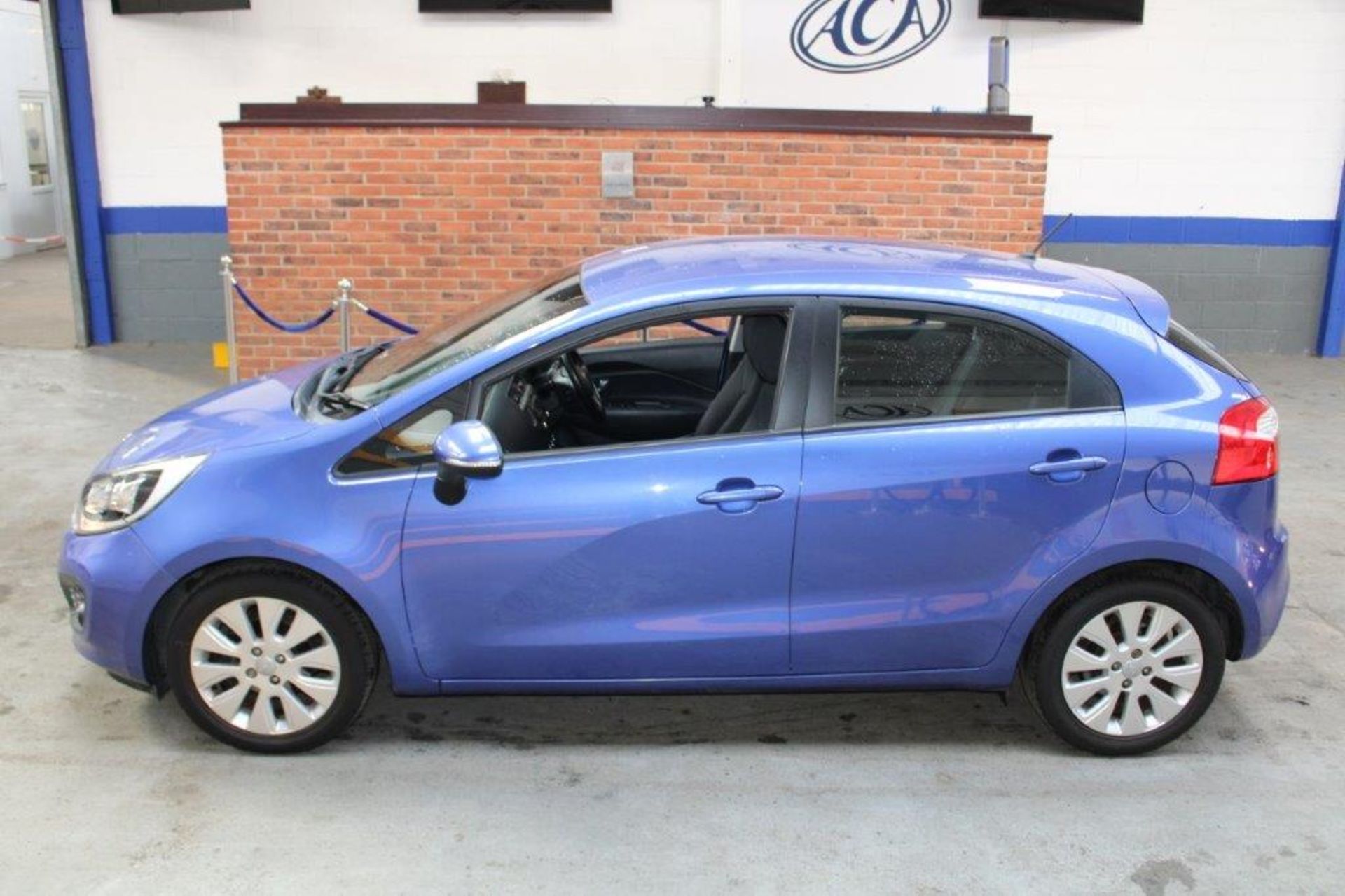 14 14 Kia Rio 2 - Image 2 of 23