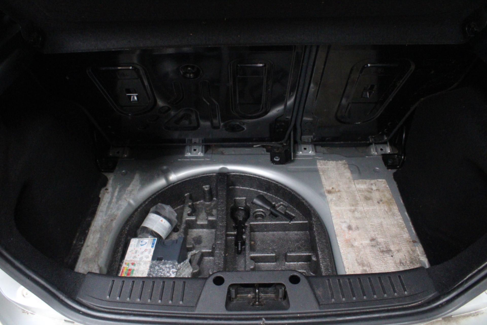 09 09 Ford Fiesta Zetec 96 - Image 12 of 27