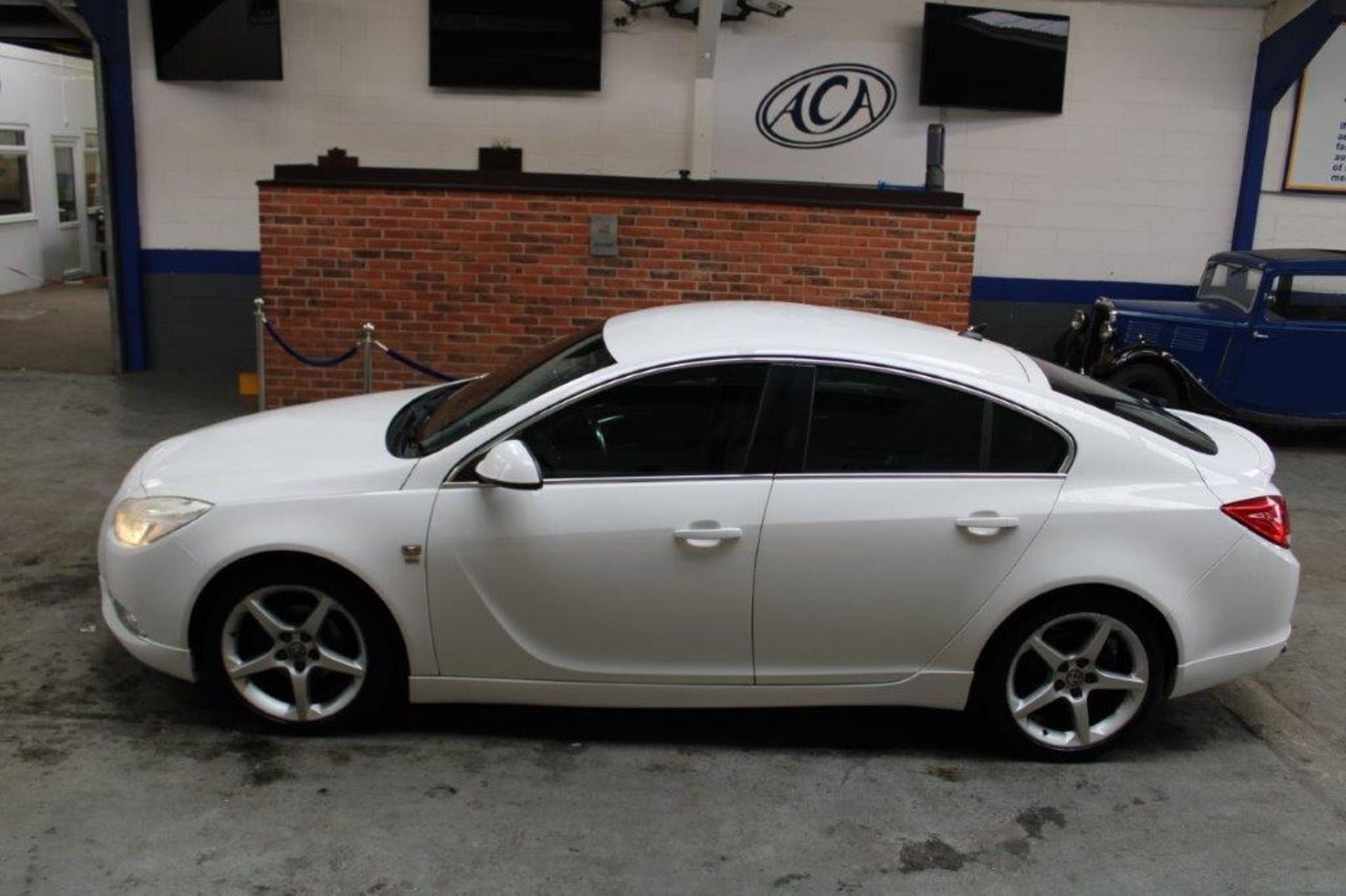 12 12 Vauxhall Insignia SRI Nav VX - Image 2 of 27