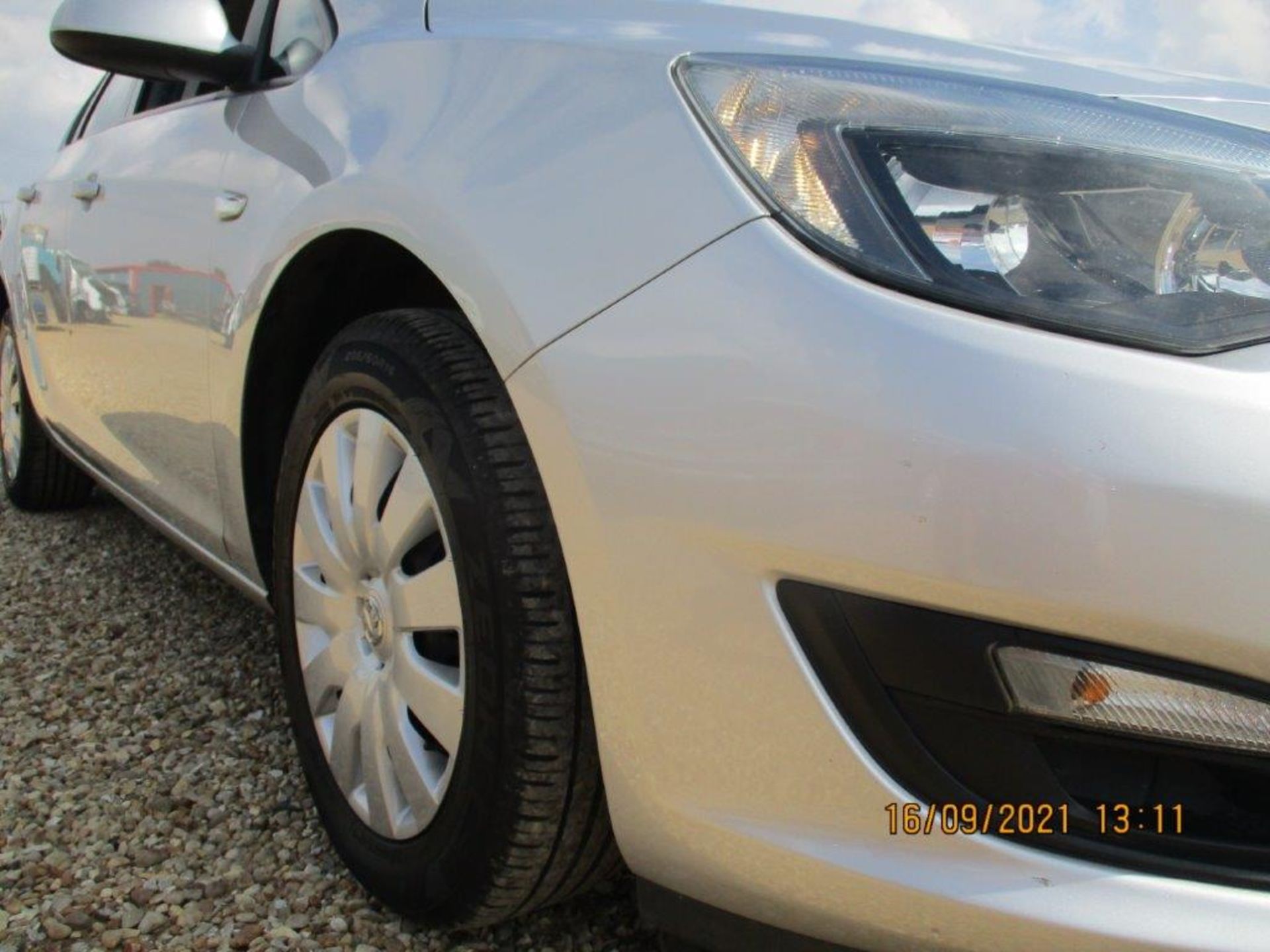 63 13 Vauxhall Astra Exclusiv - Image 10 of 18