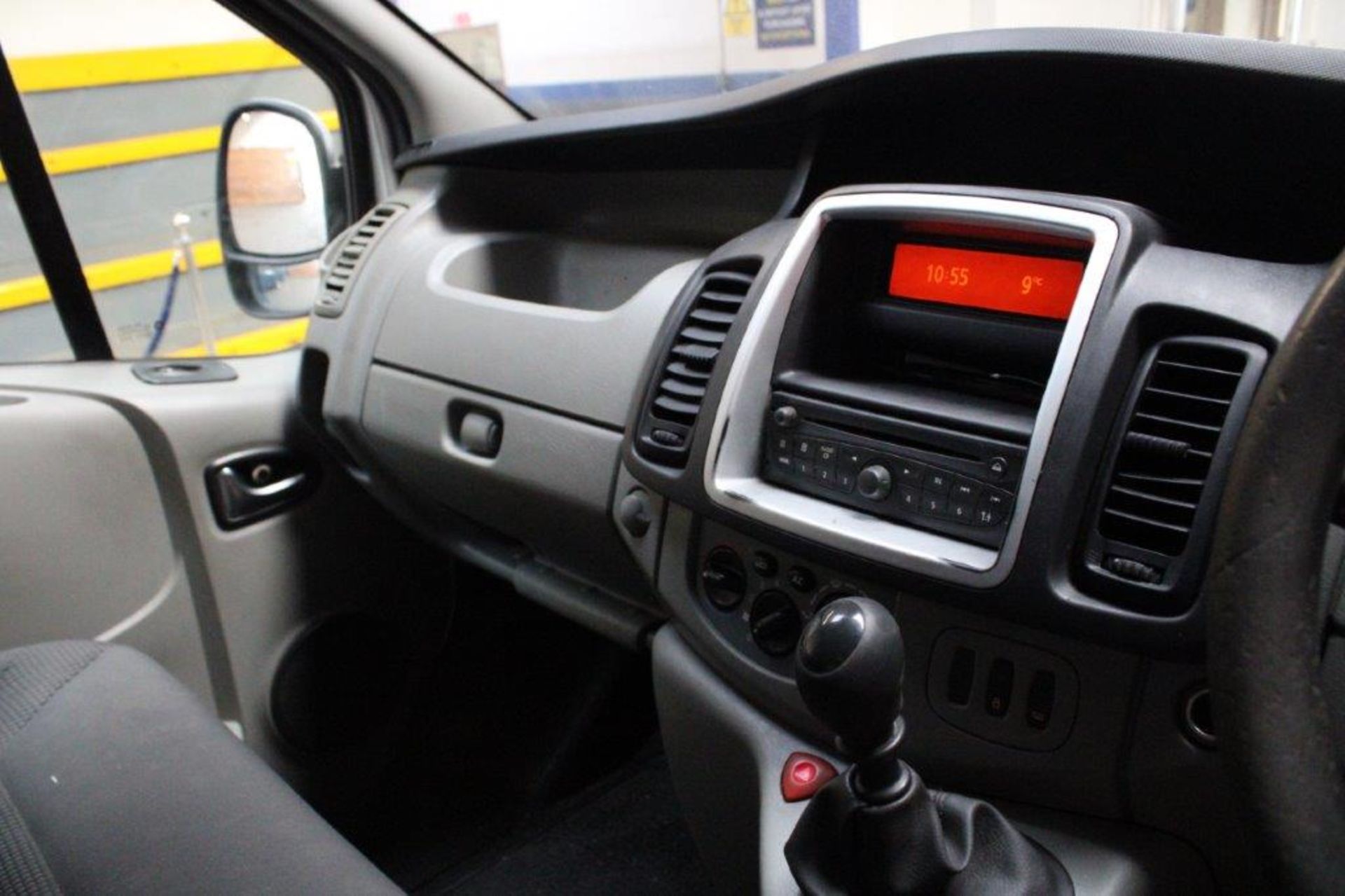 13 13 Vauxhall Vivaro 2900 Sportive - Image 14 of 29