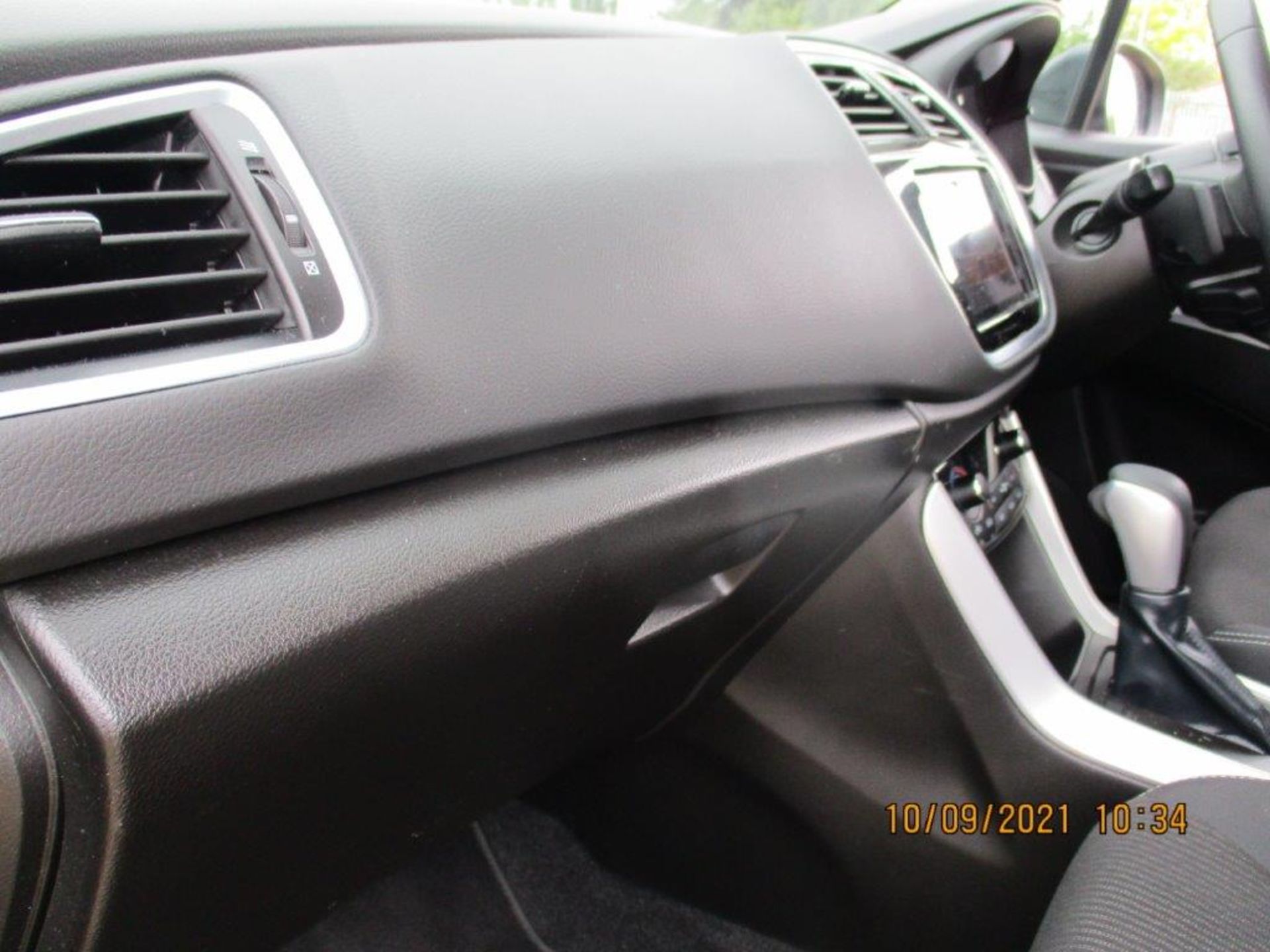 68 18 Suzuki SX4 S-Cross SZ-T - Image 17 of 28