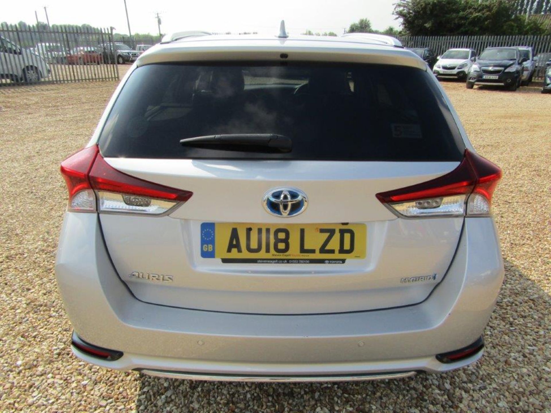 18 18 Toyota Auris Excel HEV - Image 3 of 26