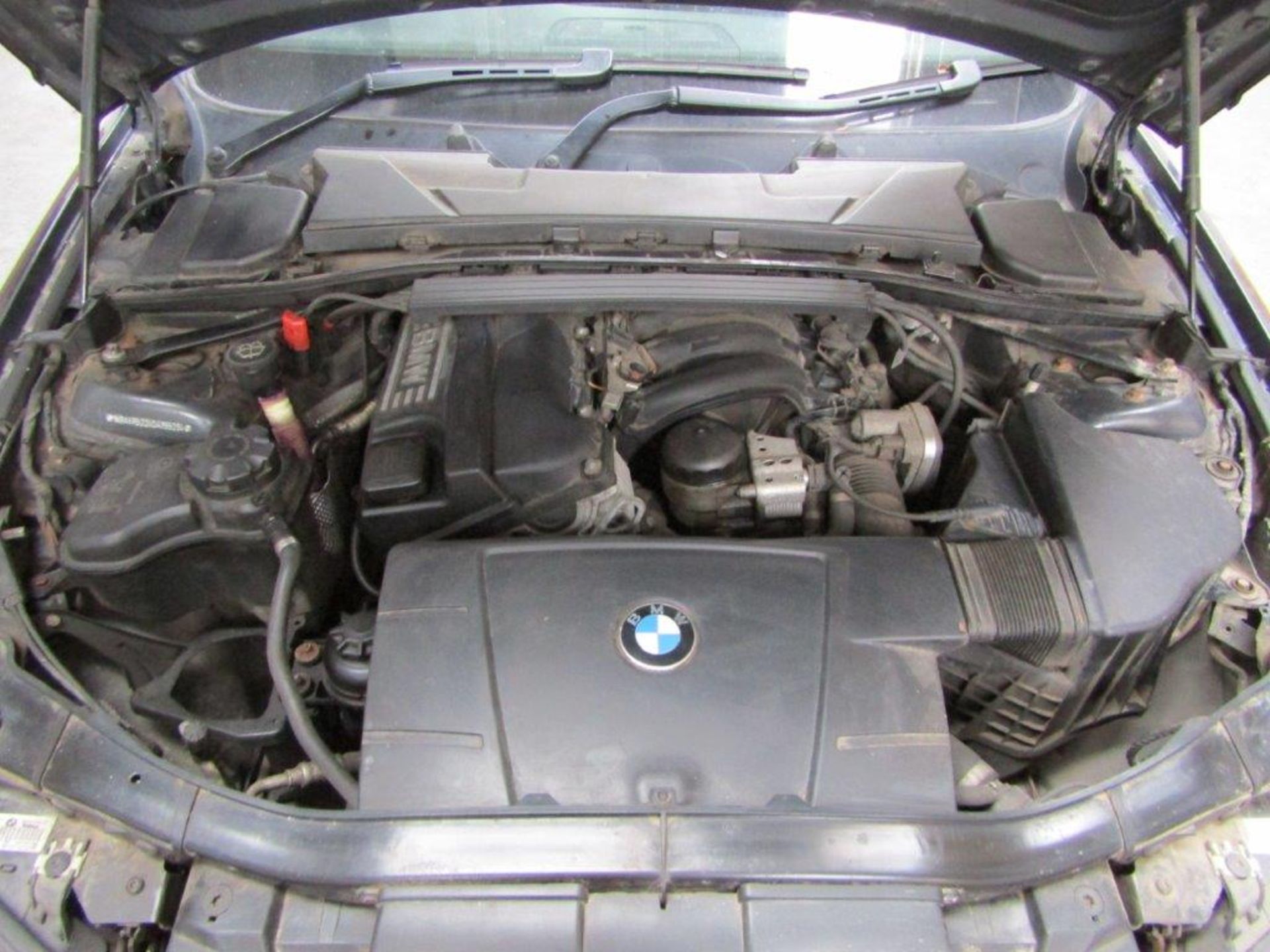 56 06 BMW 318I SE Touring - Image 8 of 15