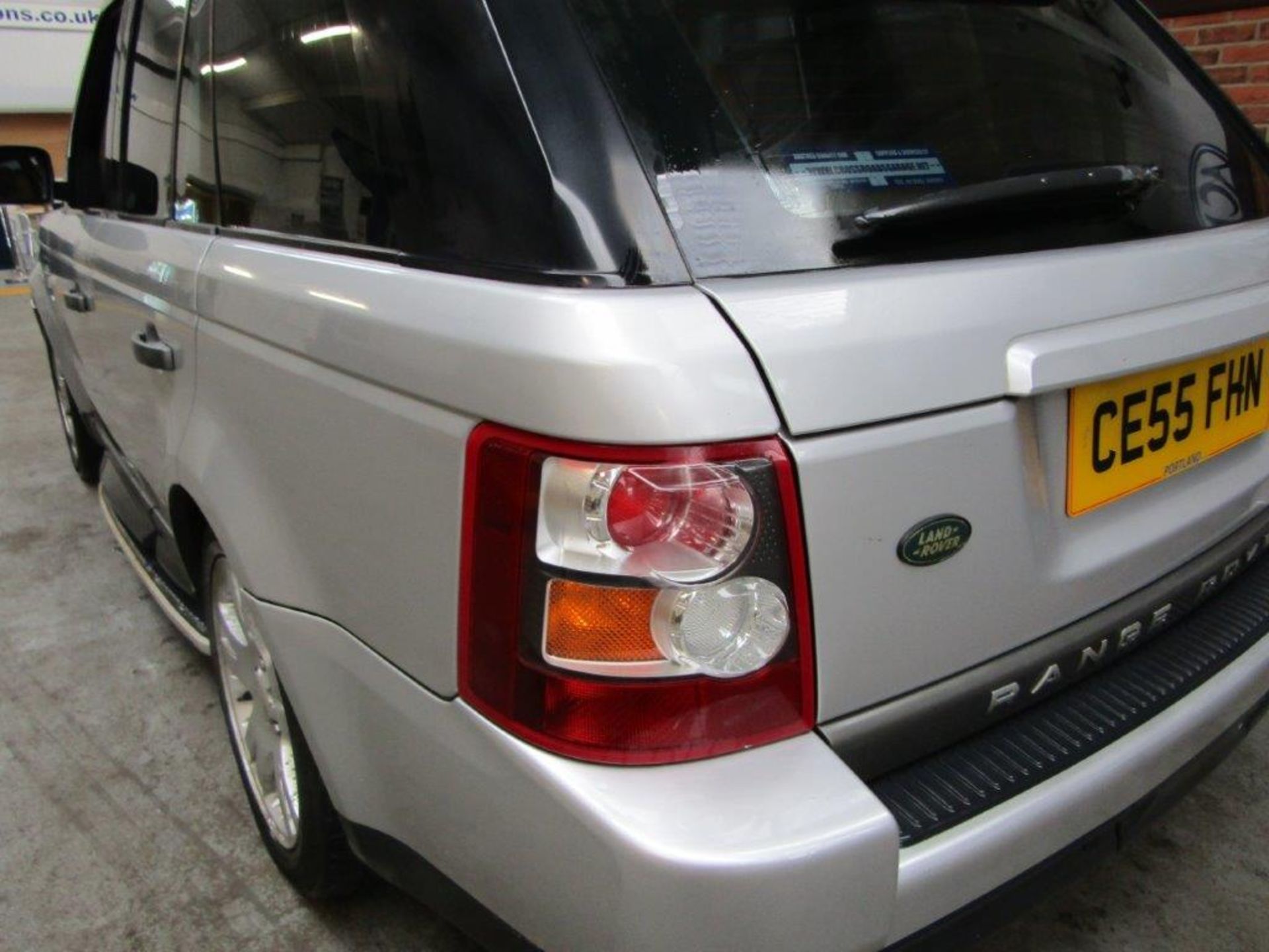 55 05 Range Rover SPT TDV HSE - Image 15 of 20