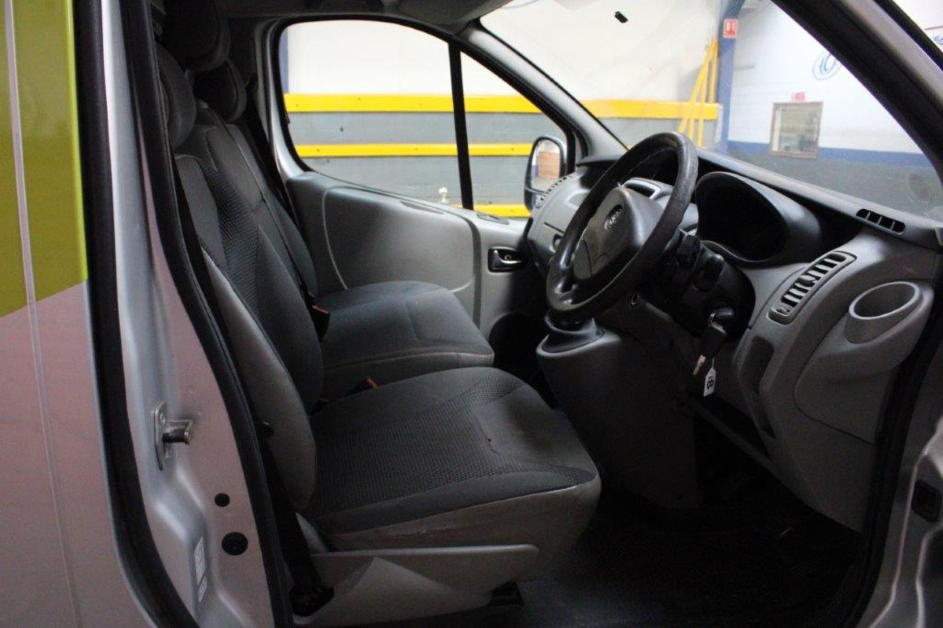 13 13 Vauxhall Vivaro 2900 Sportive - Image 16 of 29