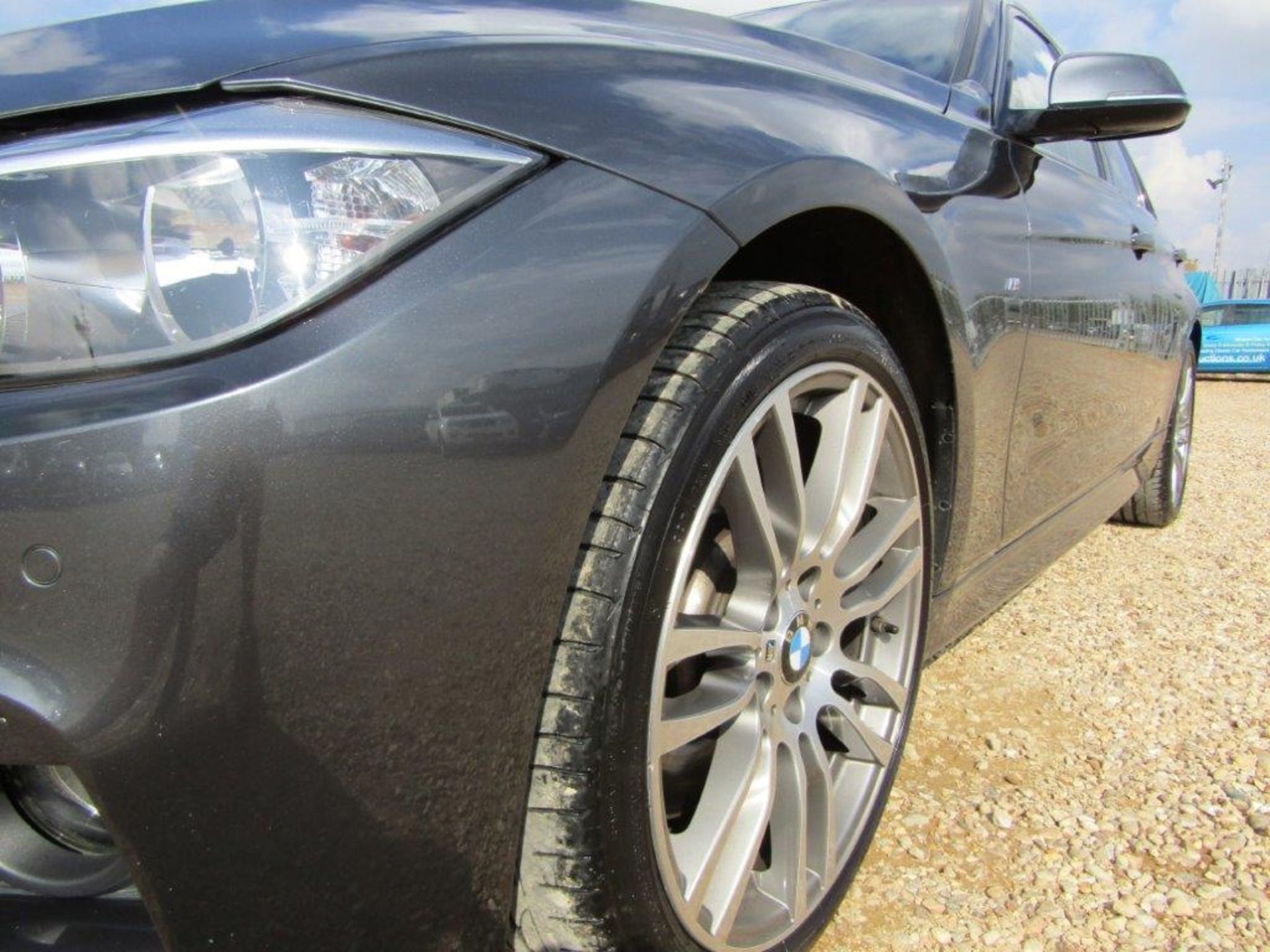 15 15 BMW 330D X DRIVE M Sport Auto - Image 4 of 31