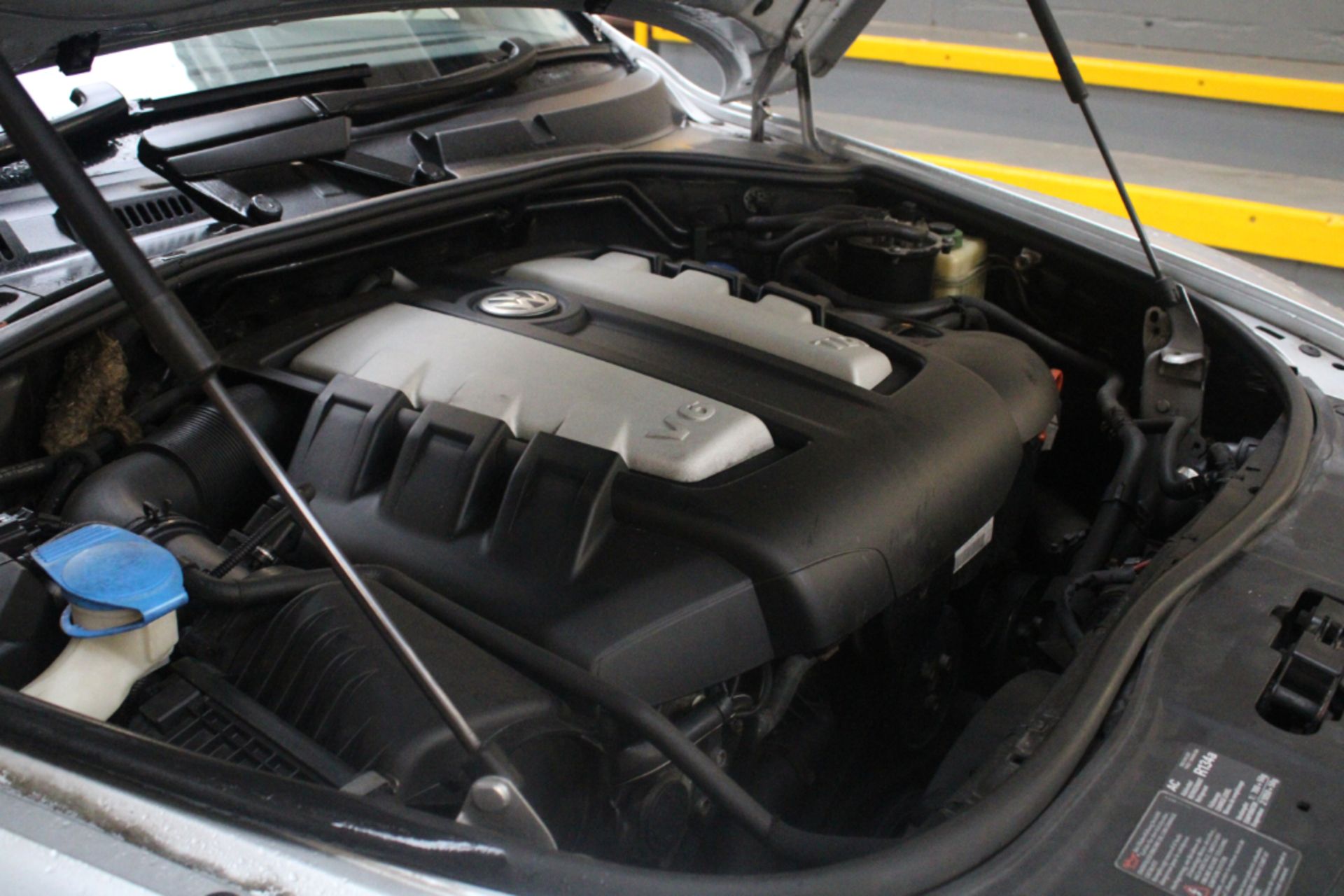 56 06 VW Touareg Altitude V6 TDI - Image 14 of 23