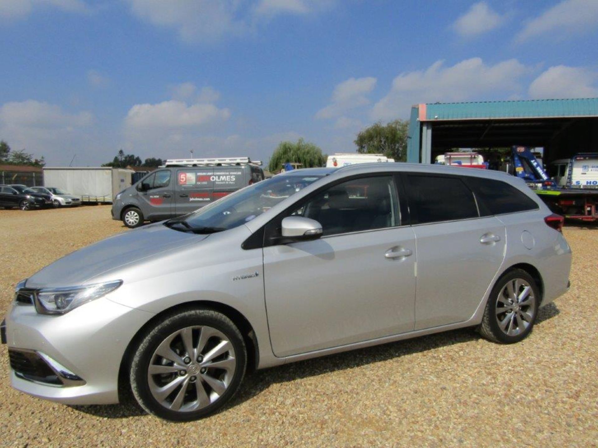 18 18 Toyota Auris Excel HEV