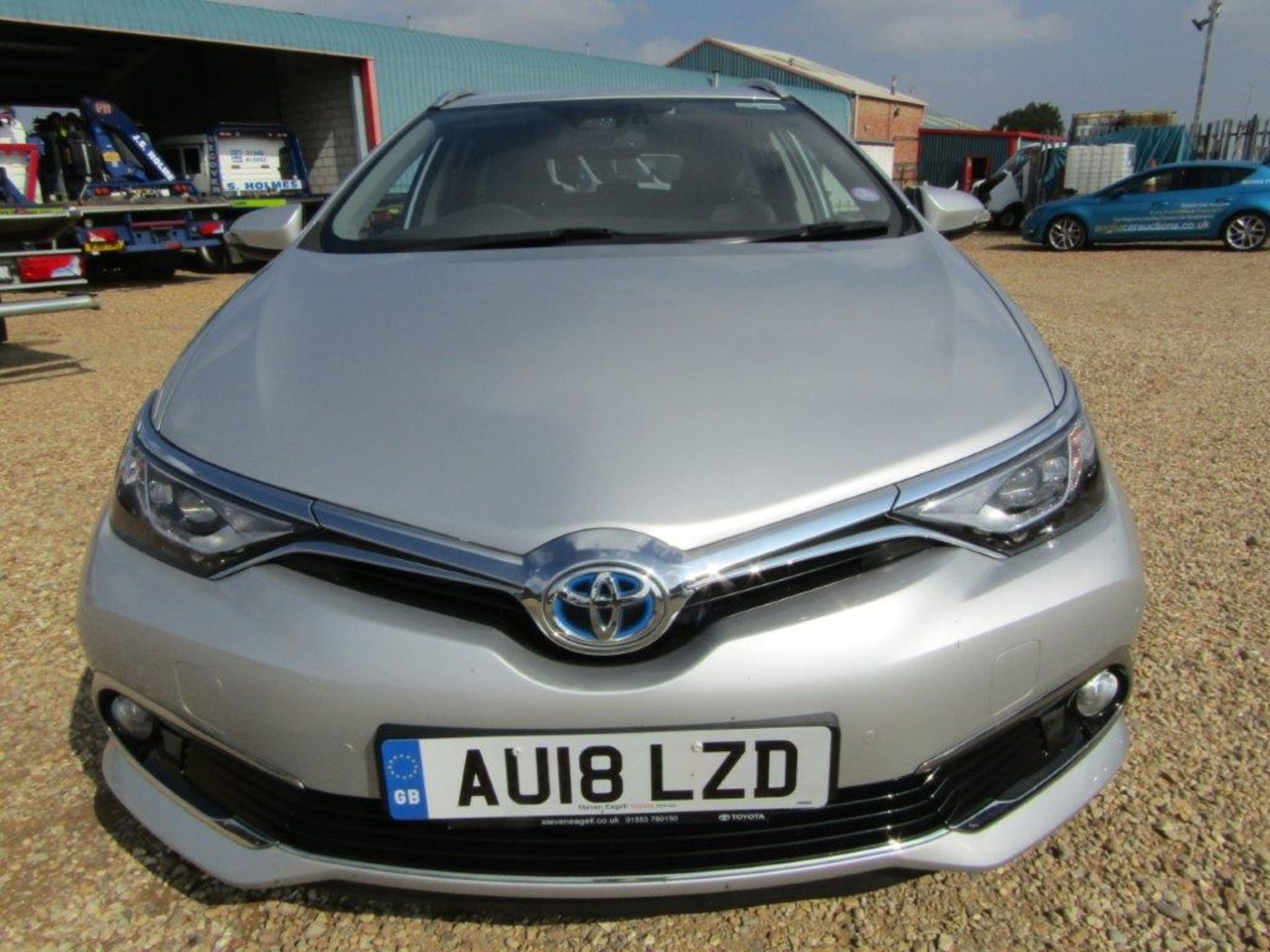 18 18 Toyota Auris Excel HEV - Image 4 of 26