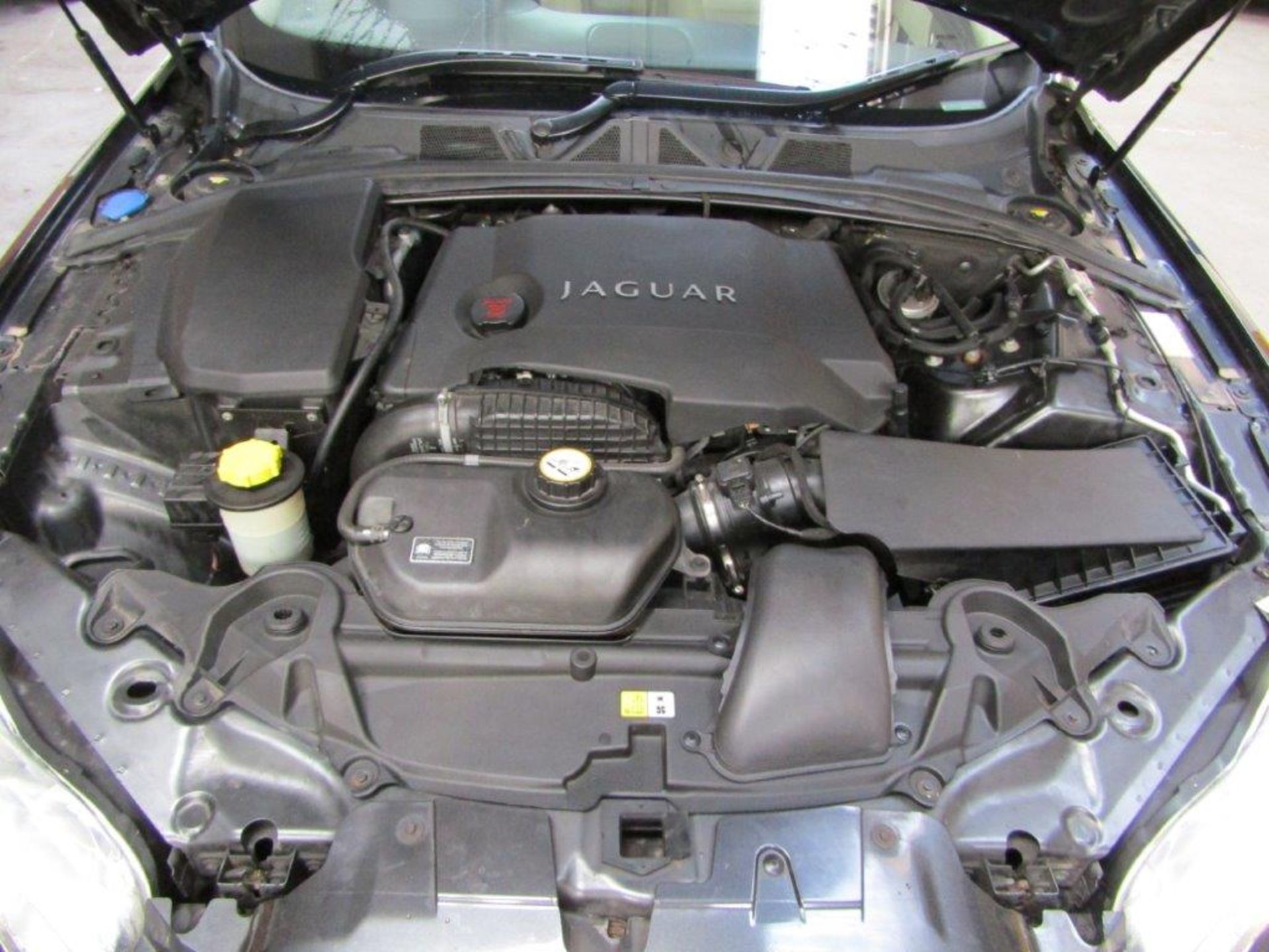11 11 Jaguar XF S Portfolio V6 Auto - Image 11 of 21