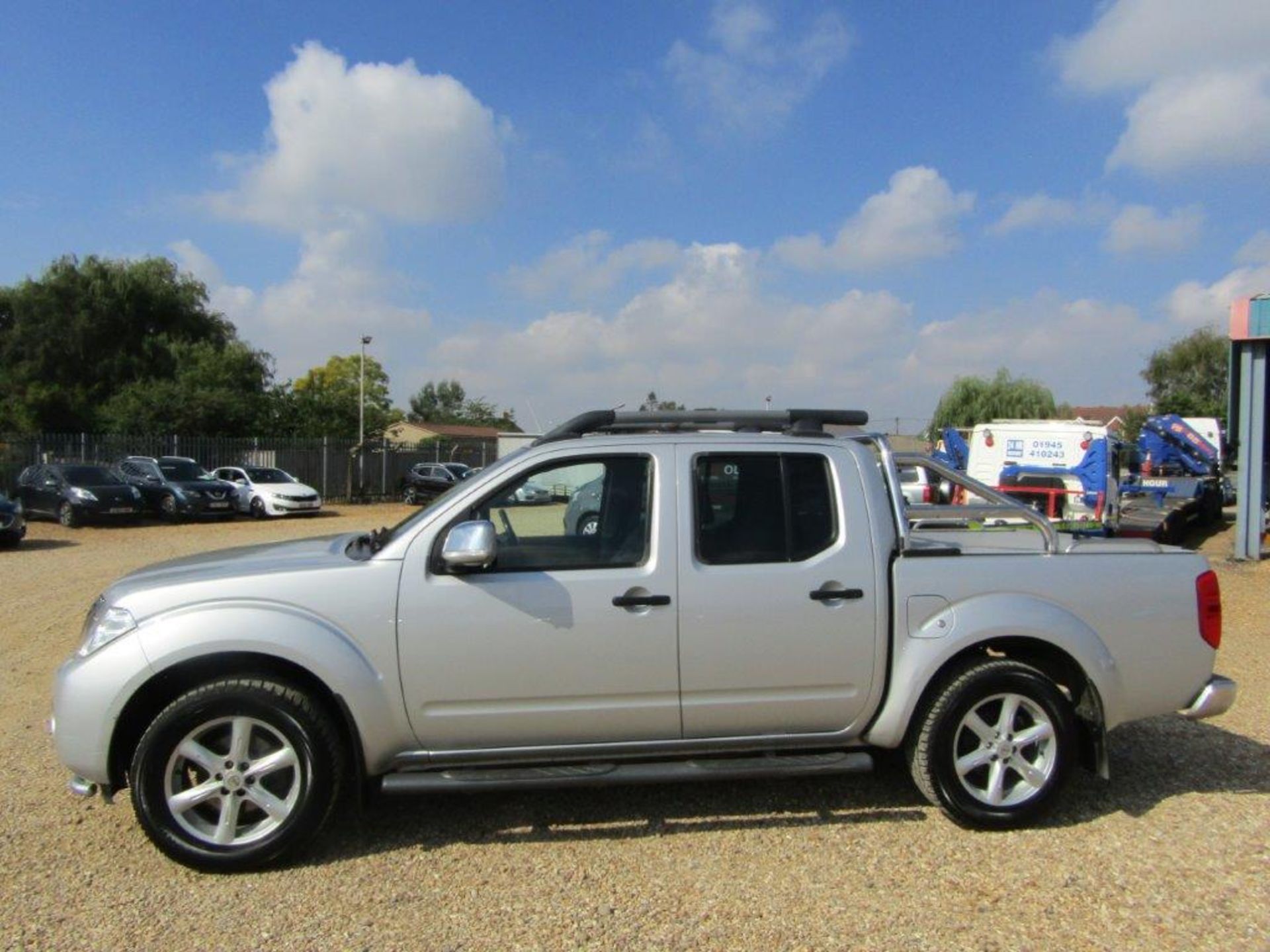 11 11 Nissan Navara Tekna D/C - Image 2 of 31