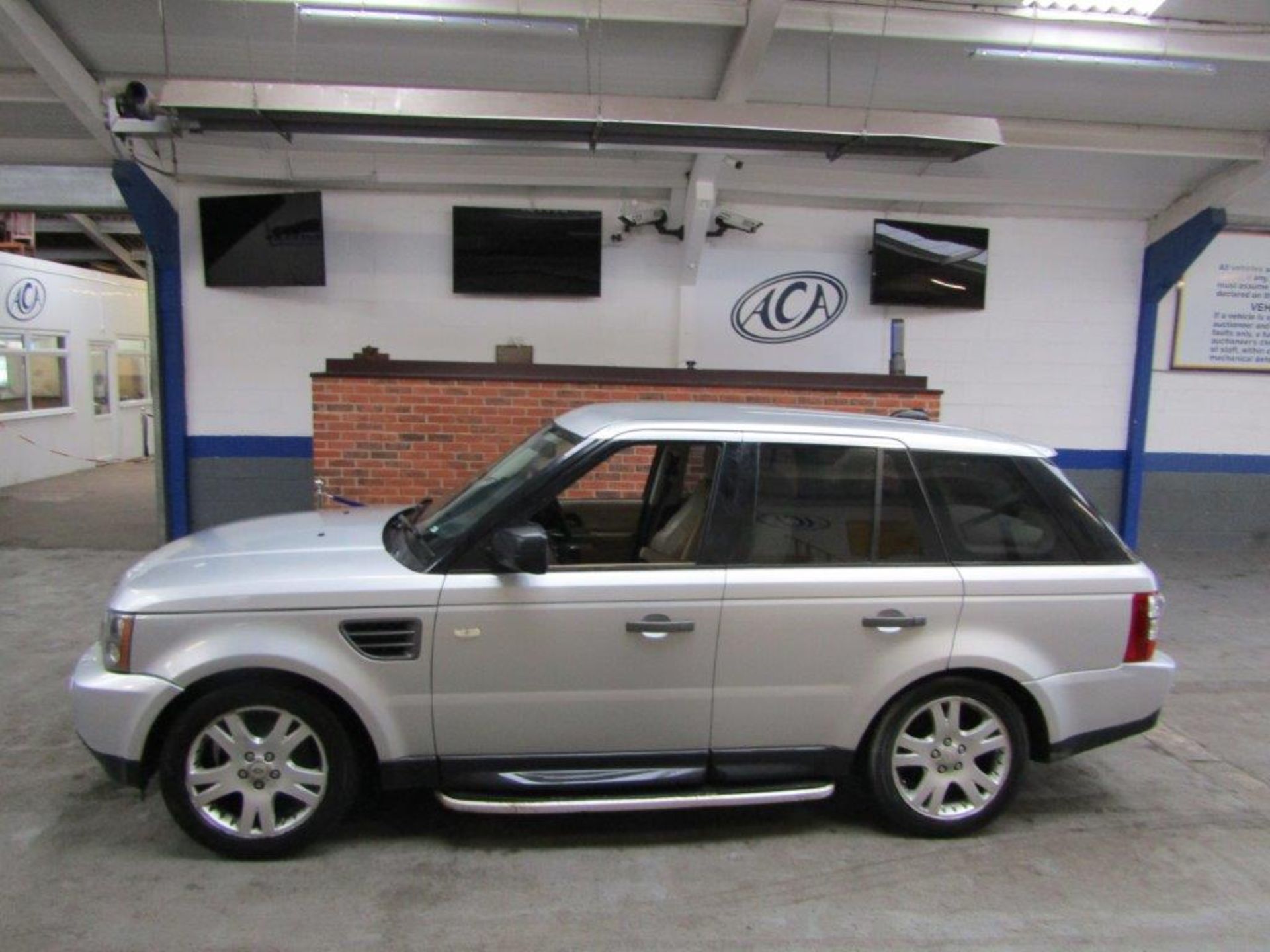 55 05 Range Rover SPT TDV HSE - Image 2 of 20