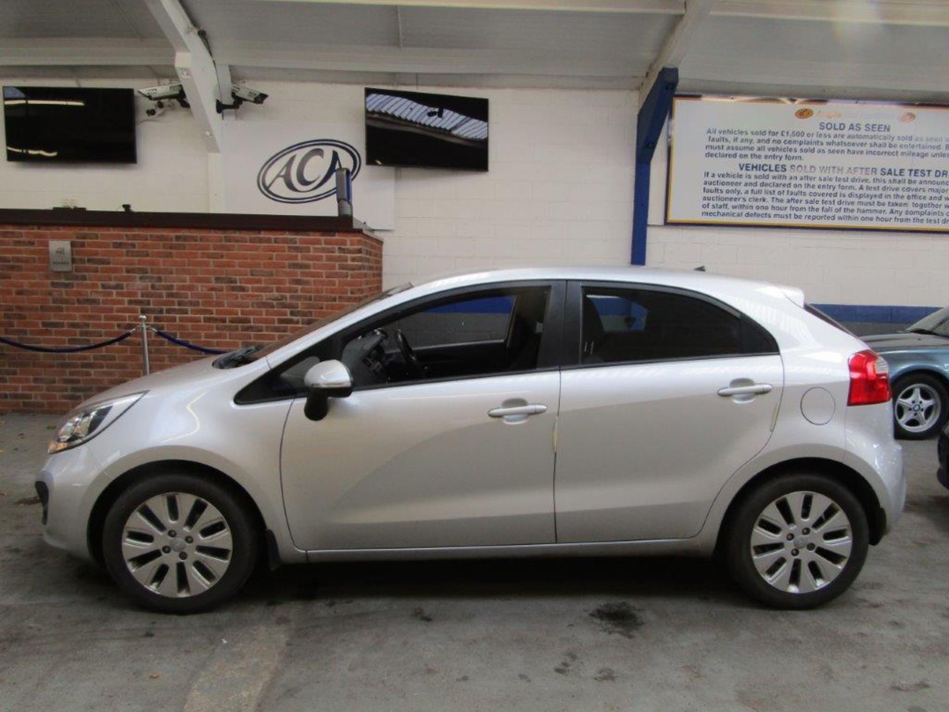 12 12 Kia Rio 2 - Image 2 of 23