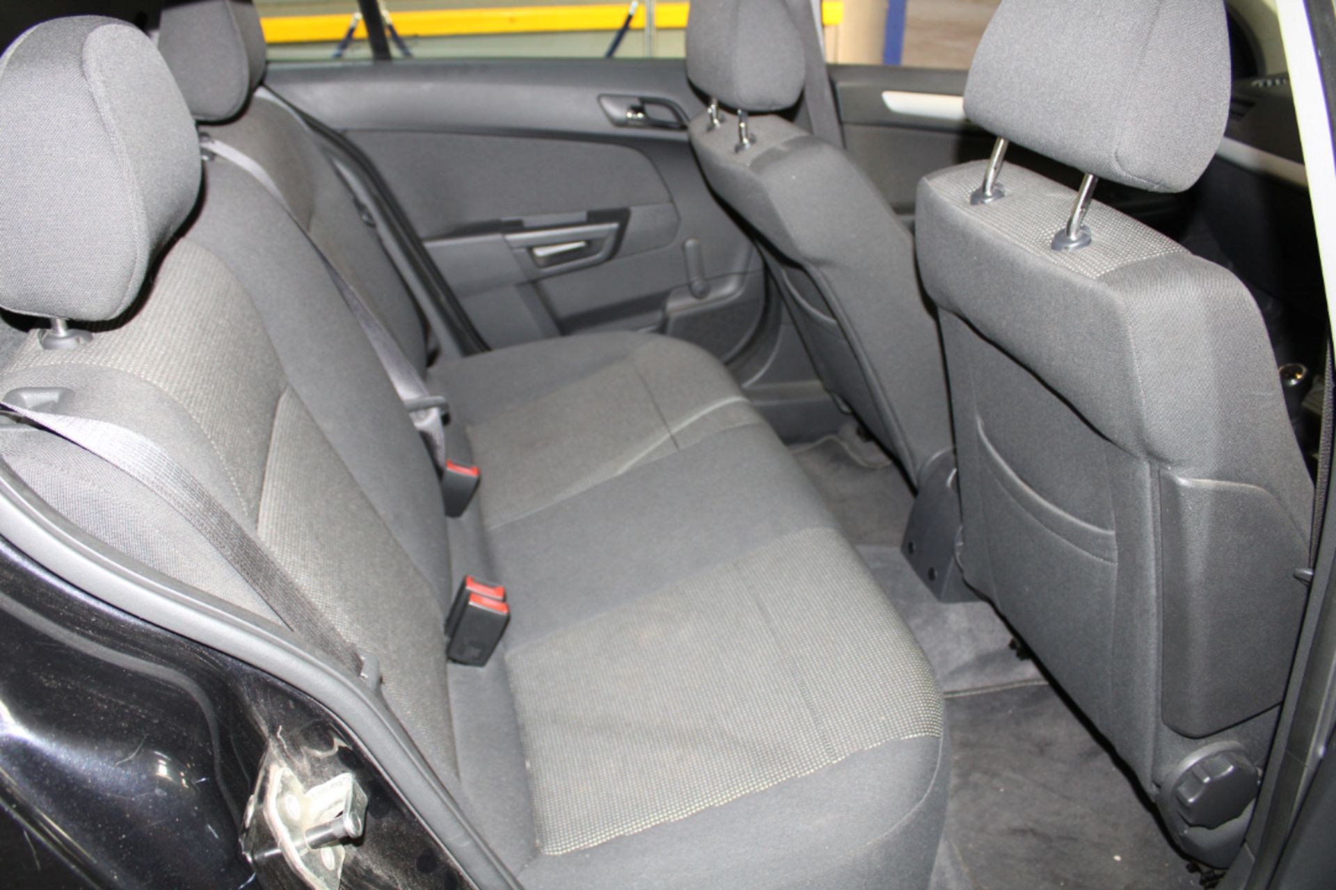 11 11 Vauxhall Astra SXI - Image 11 of 16