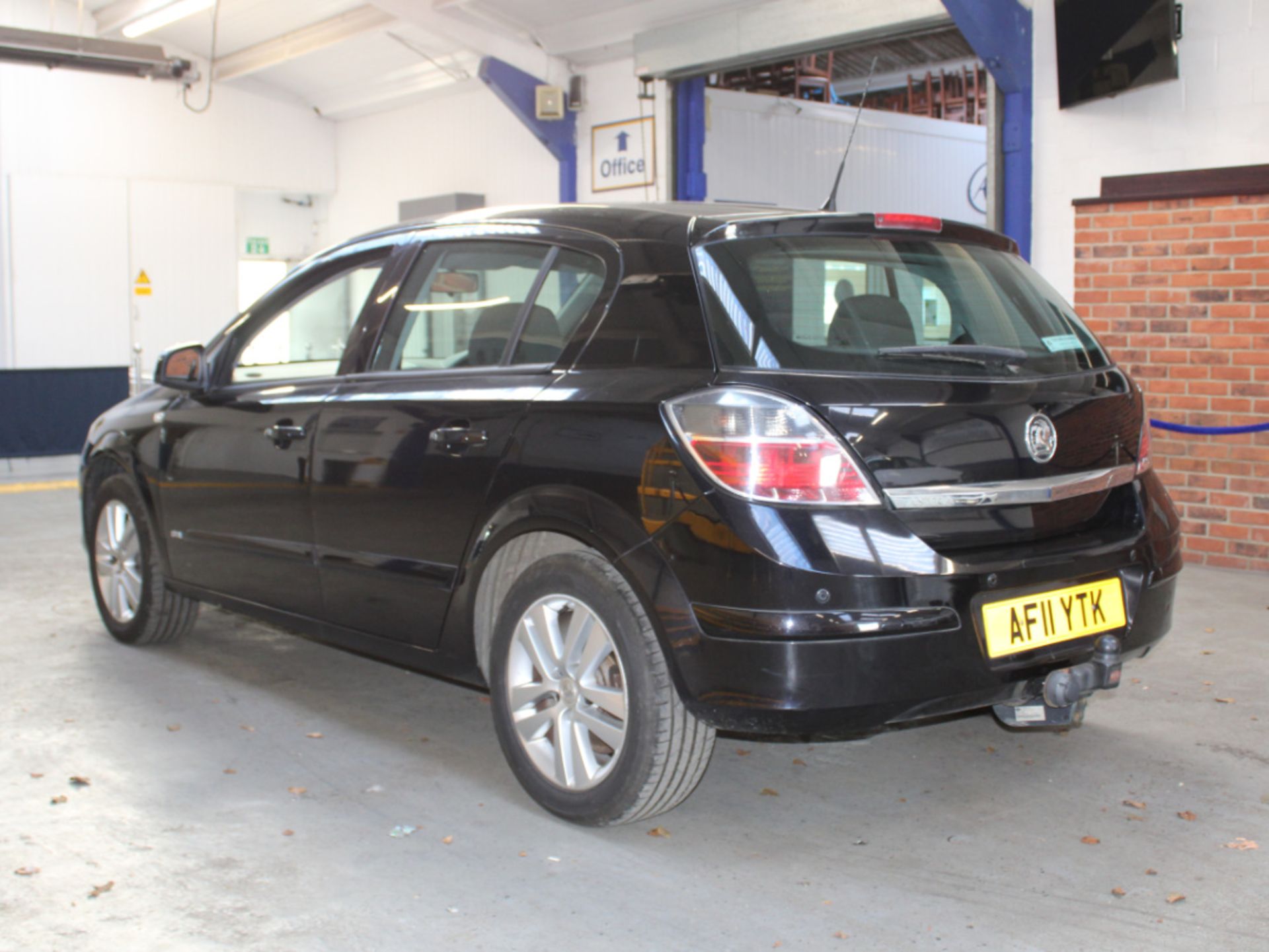 11 11 Vauxhall Astra SXI - Image 6 of 16