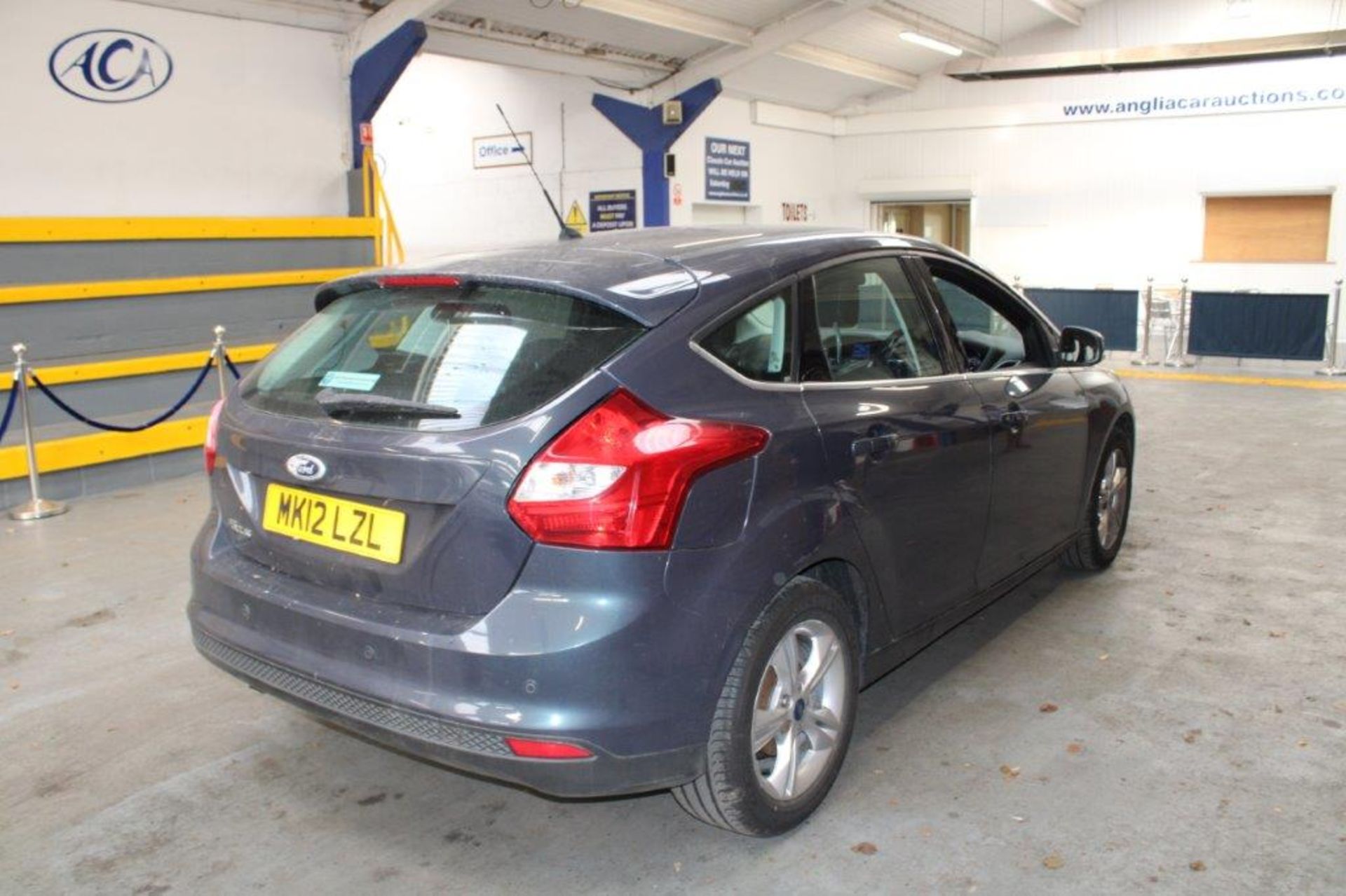 12 12 Ford Focus Zetec 105 - Image 3 of 13