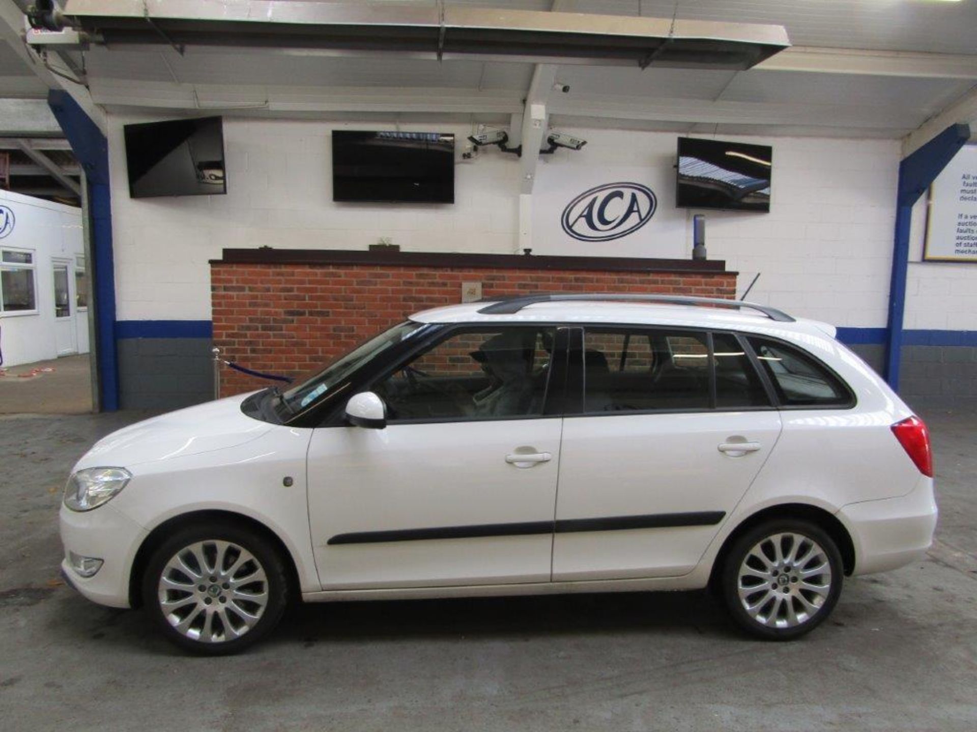 62 12 Skoda Fabia Elegance TSI 105 - Image 2 of 25