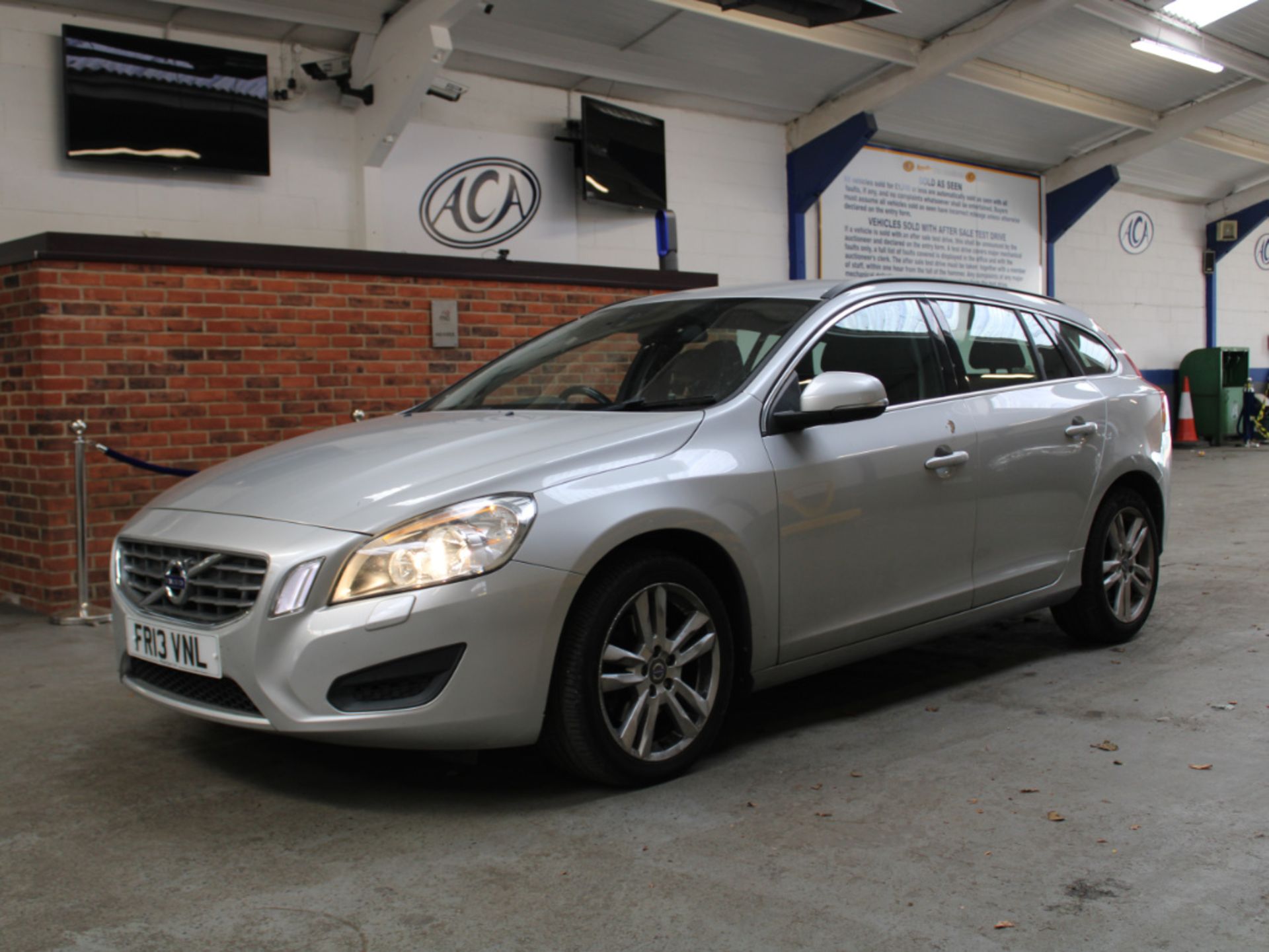 13 13 Volvo V60 SE D2