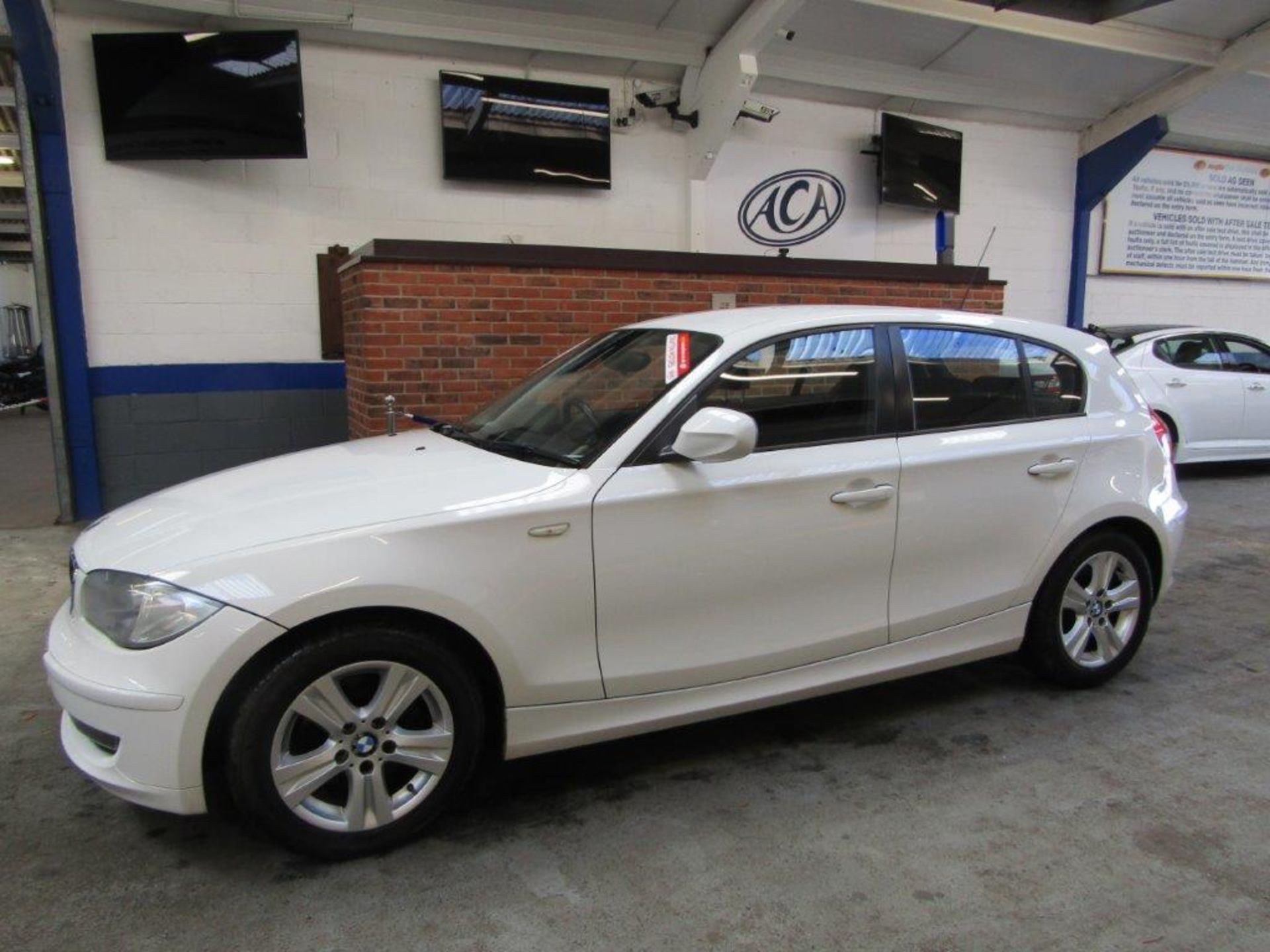 11 11 BMW 120D SE