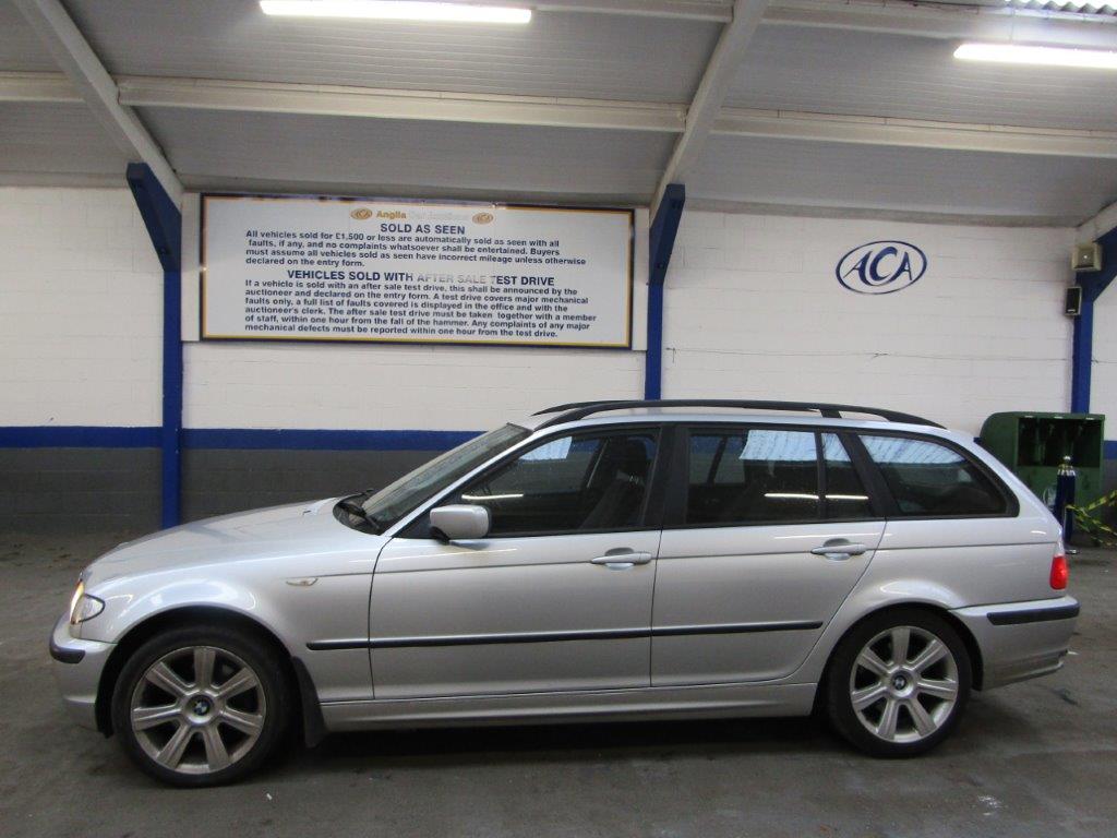 52 02 BMW 320d SE Estate - Image 2 of 21