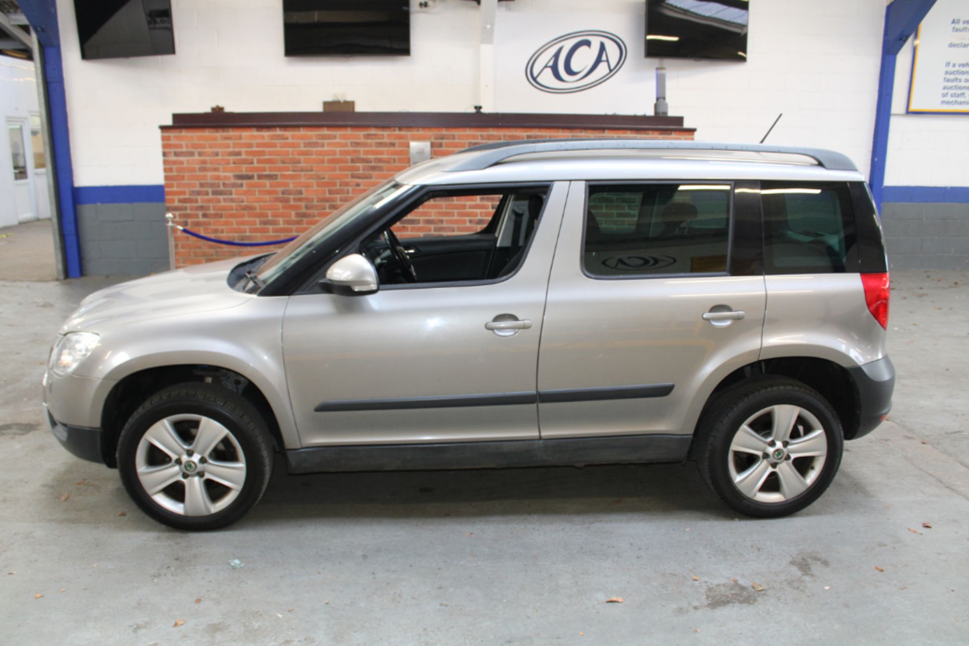 11 11 Skoda Yeti SE TSI - Image 7 of 21