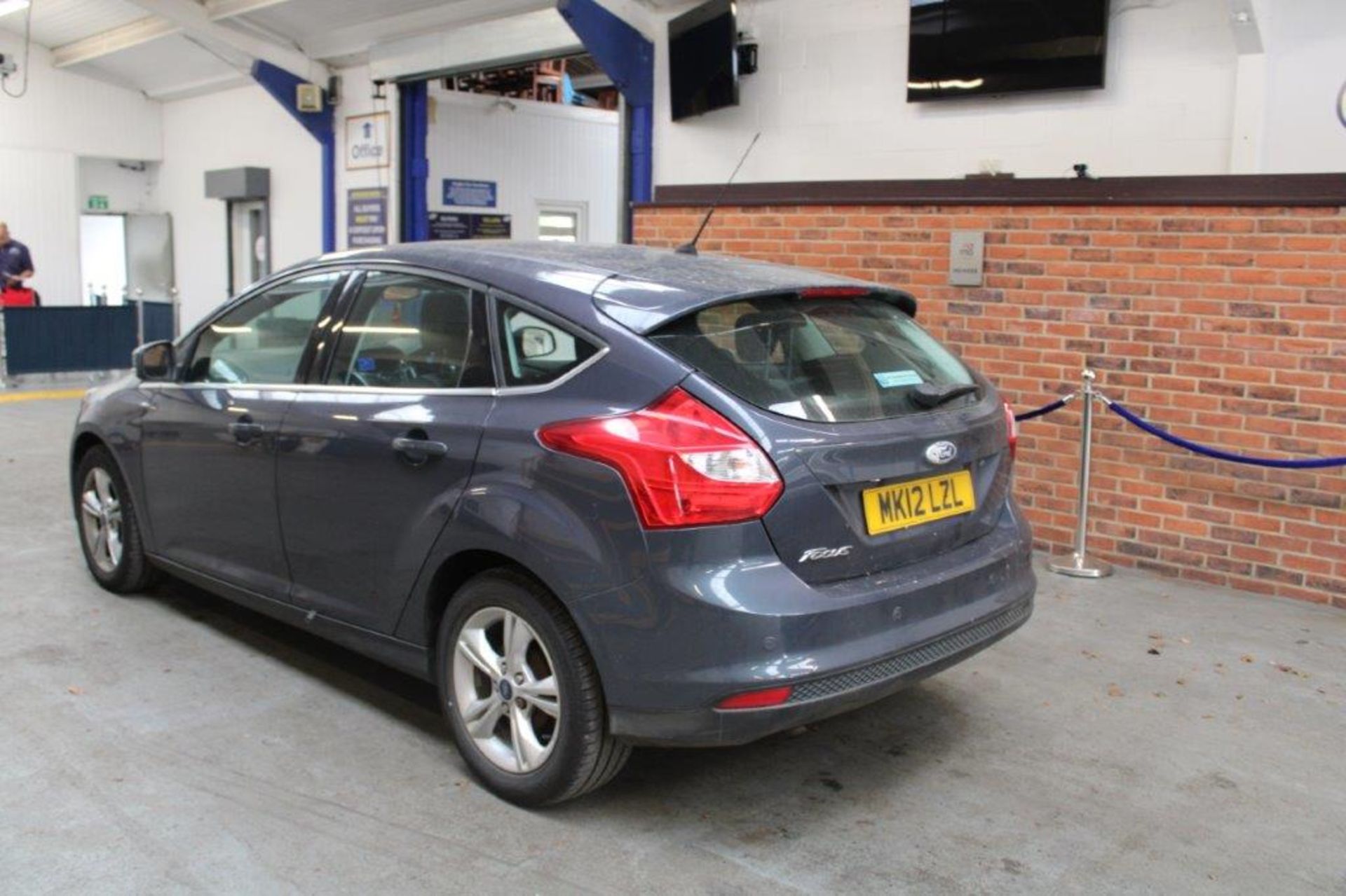 12 12 Ford Focus Zetec 105 - Image 10 of 13