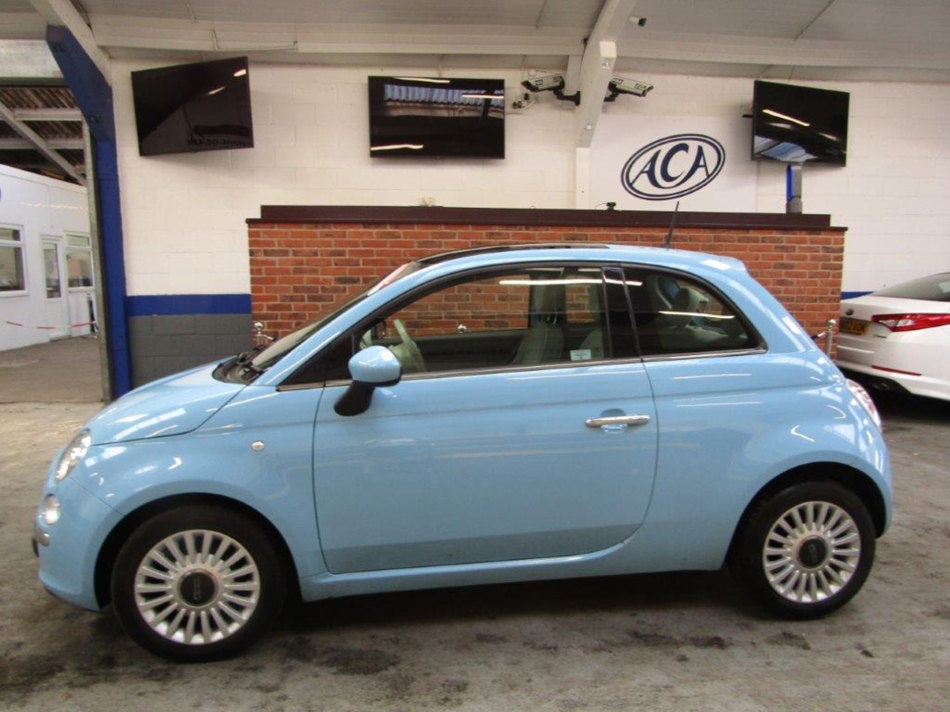 13 13 Fiat 500 Lounge - Image 2 of 23