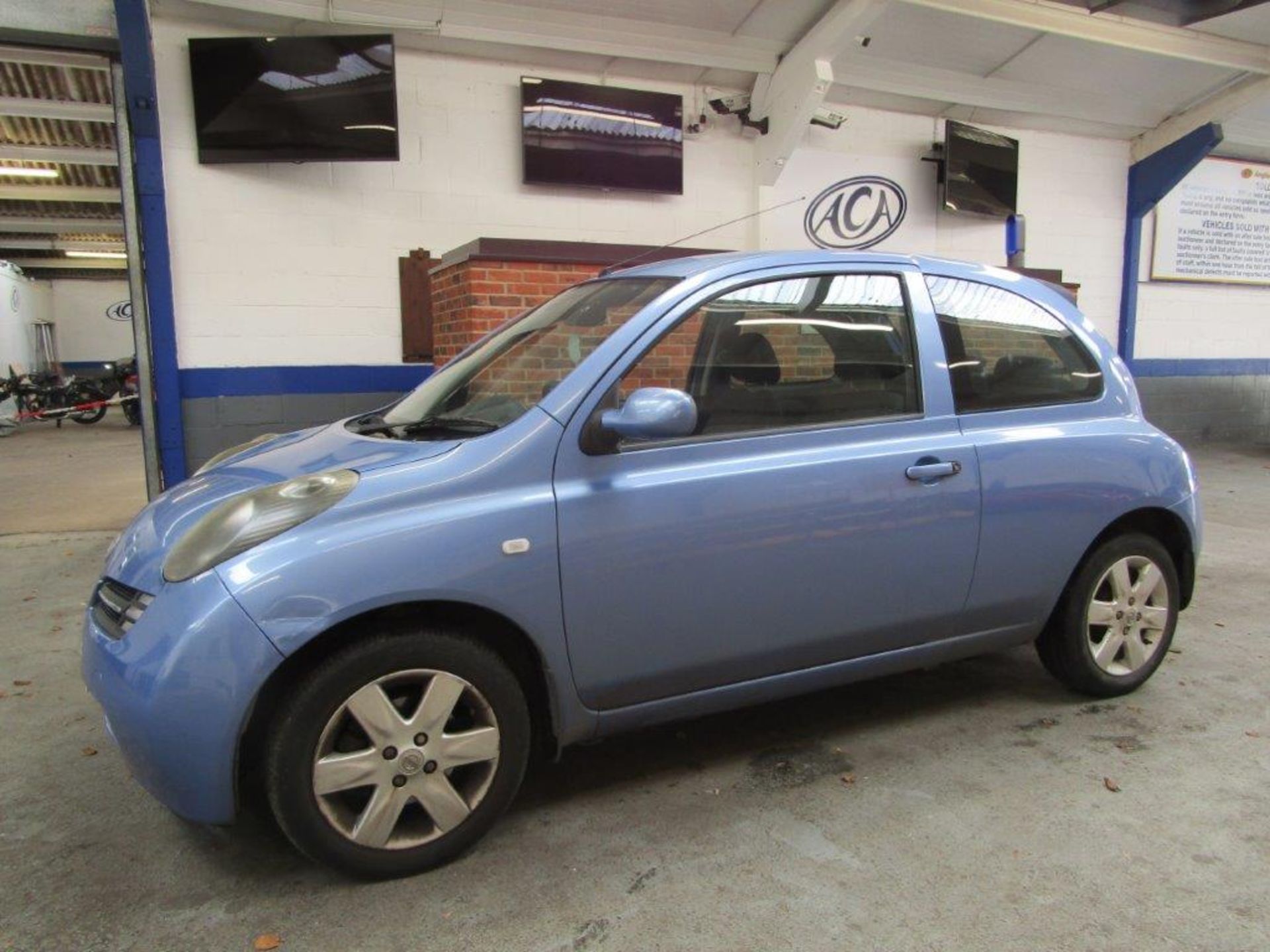 05 05 Nissan Micra Urbis