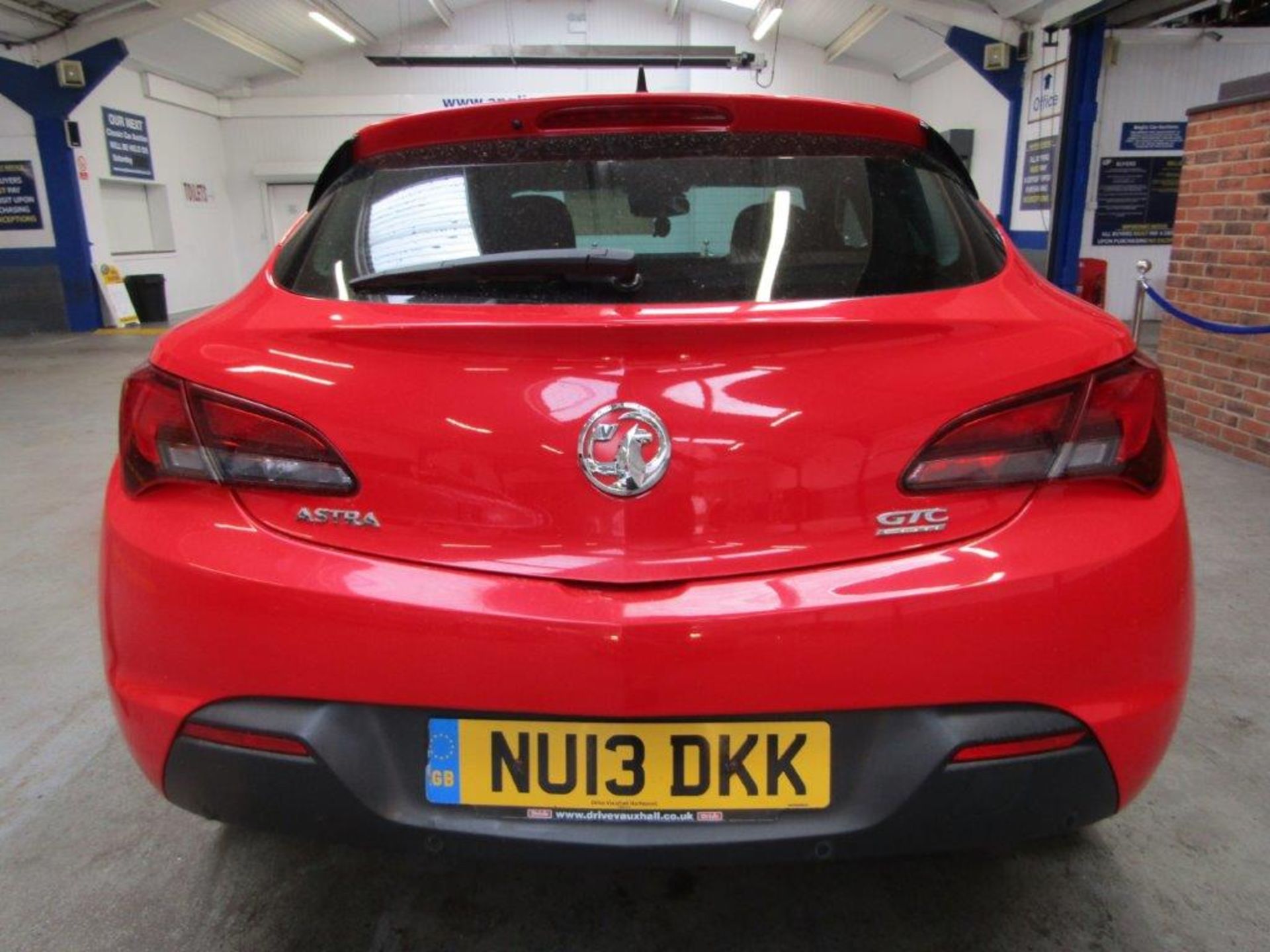 13 13 Vauxhall Astra GTC SRI CDTI - Image 3 of 23