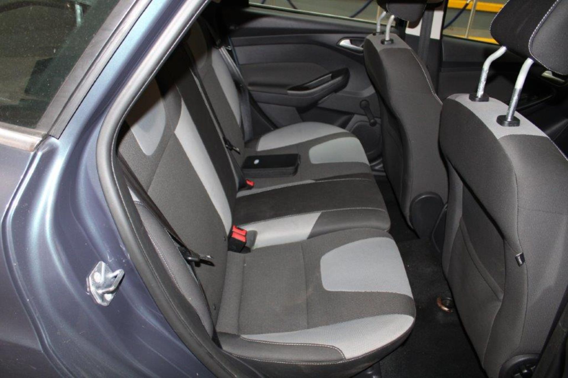 12 12 Ford Focus Zetec 105 - Image 6 of 13