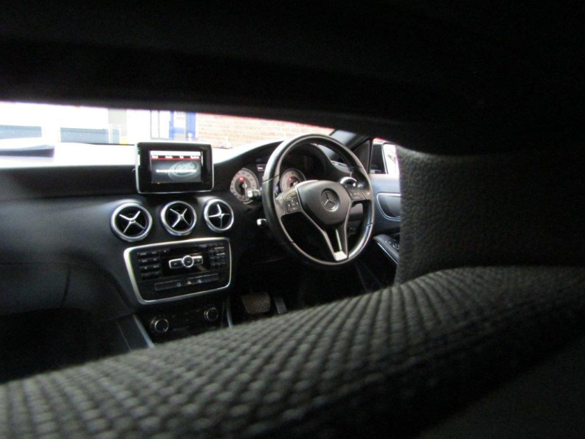 15 15 Mercedes A180 Blue sport CDI - Image 24 of 32