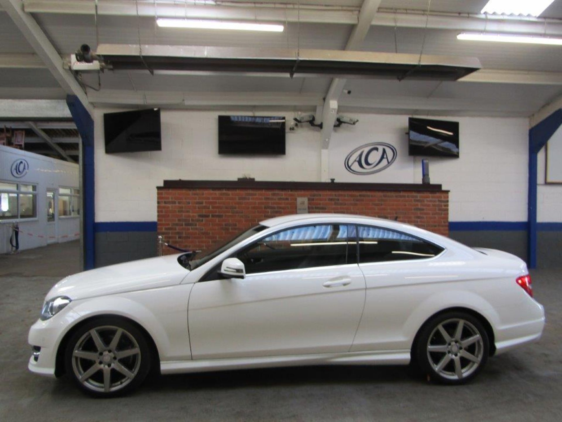 13 13 Mercedes C180 AMG Sport Blue - Image 2 of 32