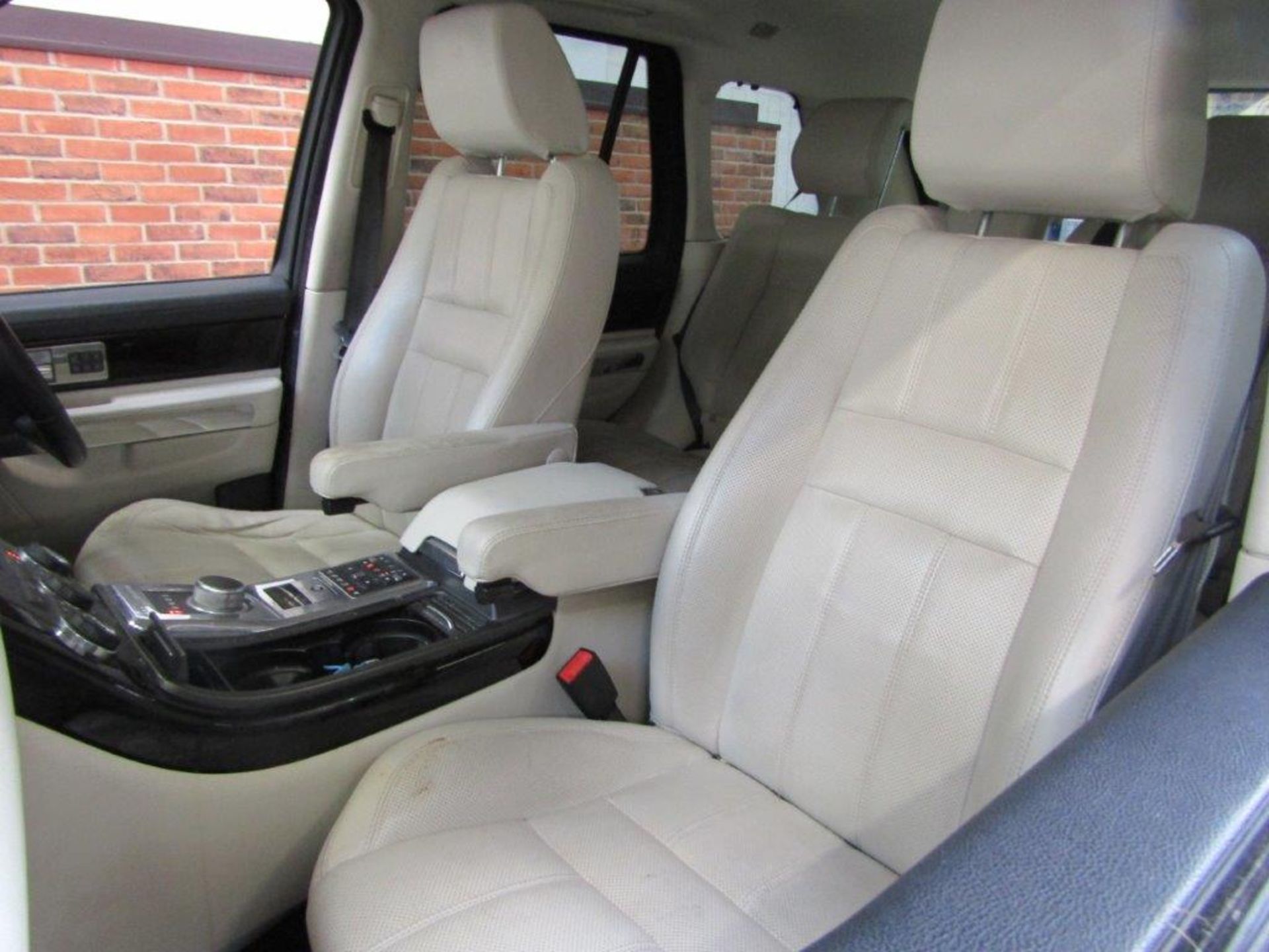 61 12 Range Rover Sport HSE SDV - Image 21 of 31