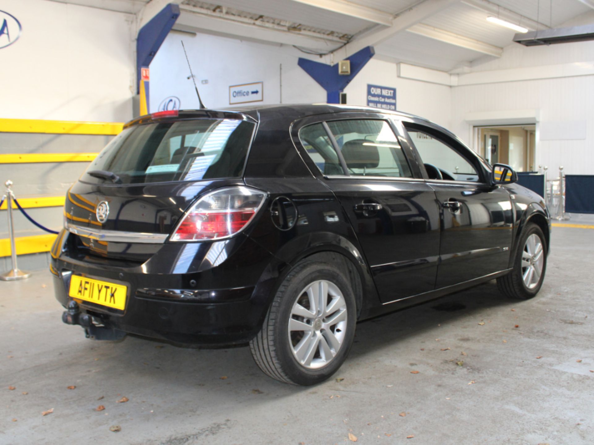 11 11 Vauxhall Astra SXI - Image 3 of 16