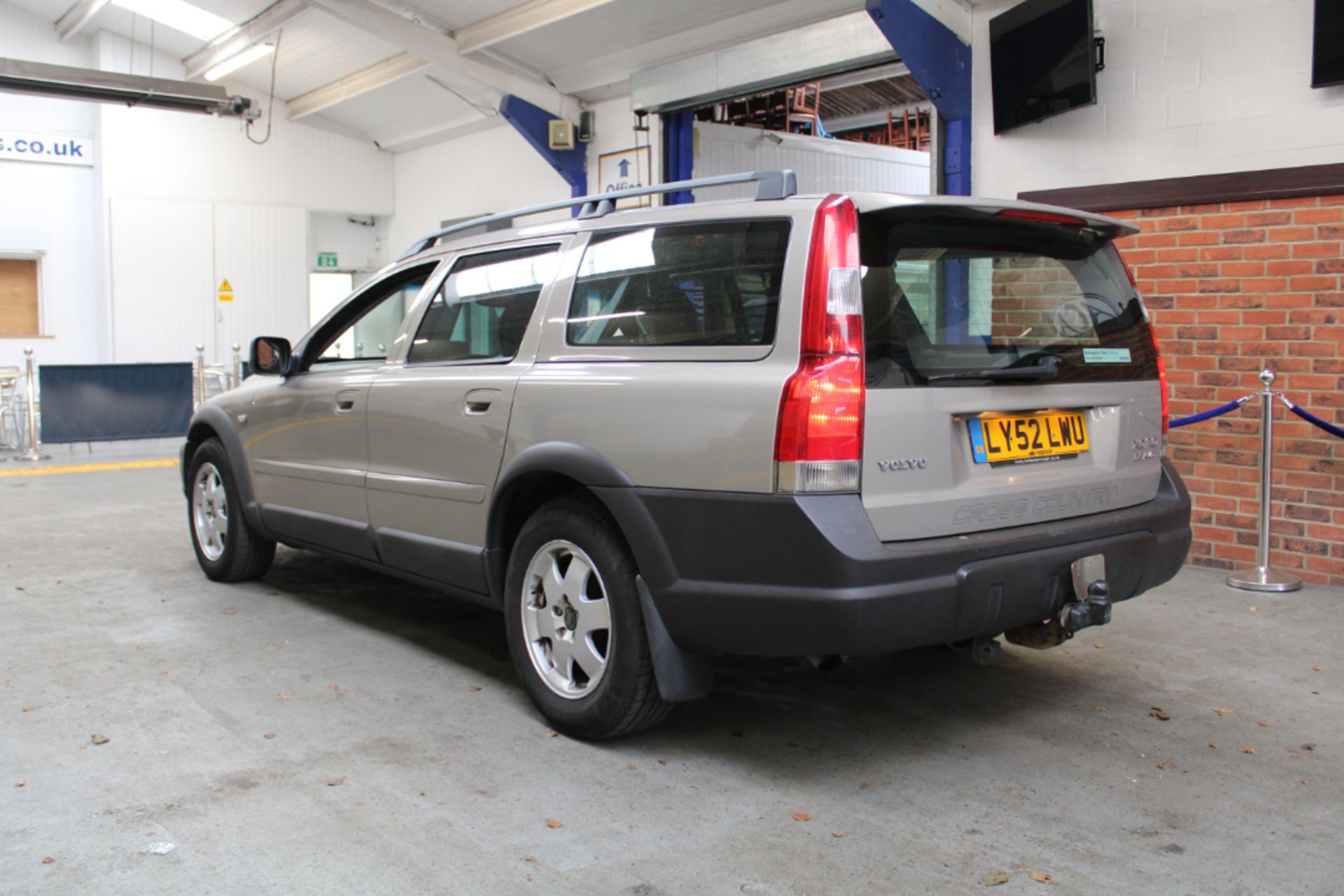 52 02 Volvo XC70 D5 SE AWD - Image 3 of 21