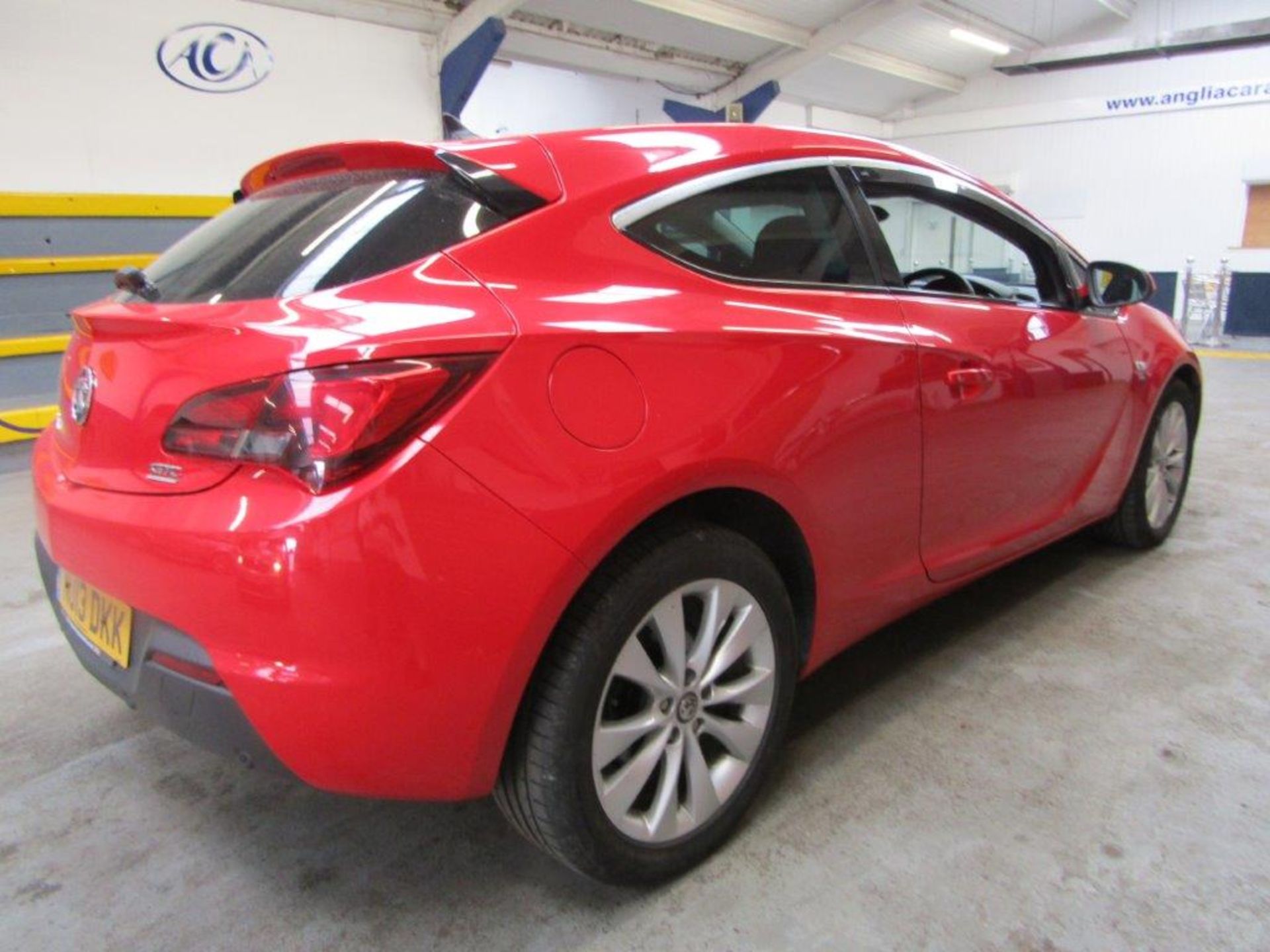 13 13 Vauxhall Astra GTC SRI CDTI - Image 4 of 23