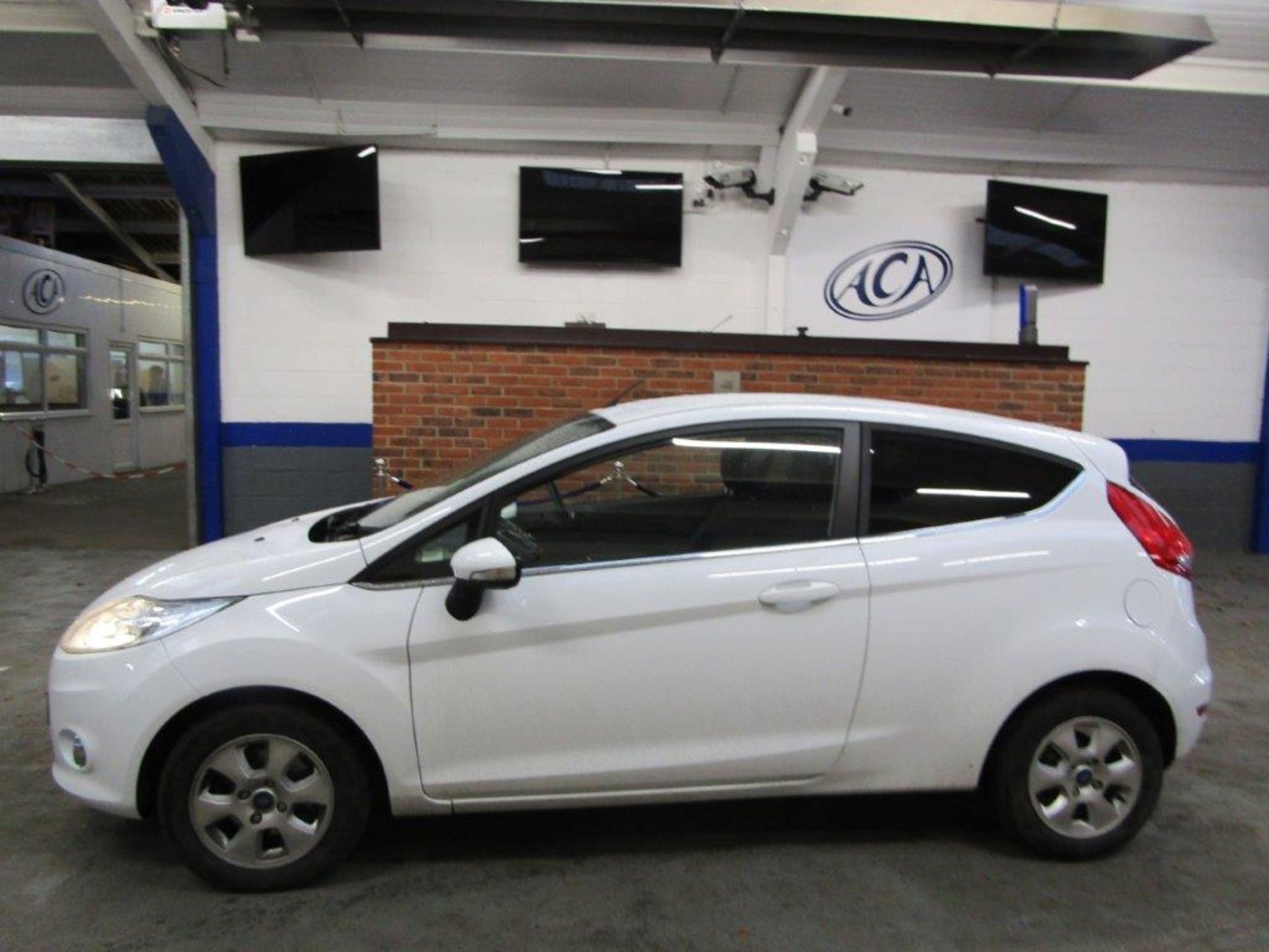 61 11 Ford Fiesta Titanium Econetic - Image 2 of 18