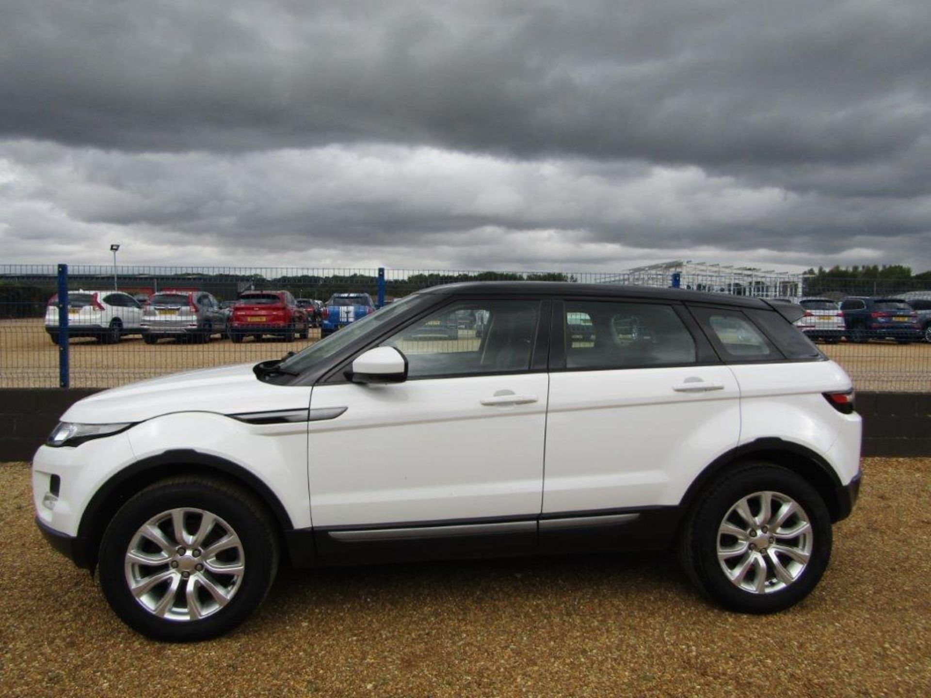 63 13 Range Rover Evoque Pure SD4 - Image 2 of 24