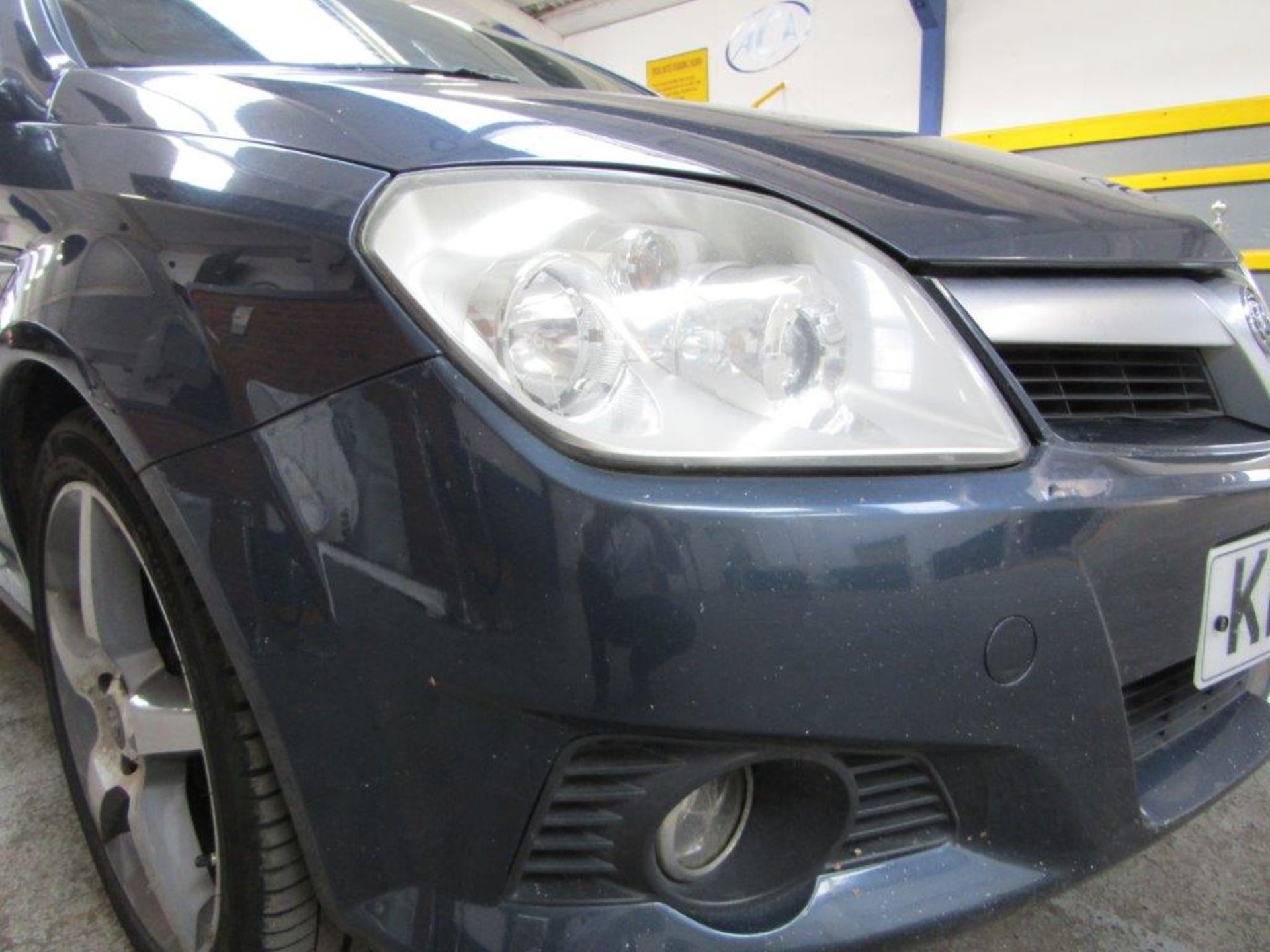 07 07 Vauxhall Tigra Exclusiv Red - Image 12 of 18