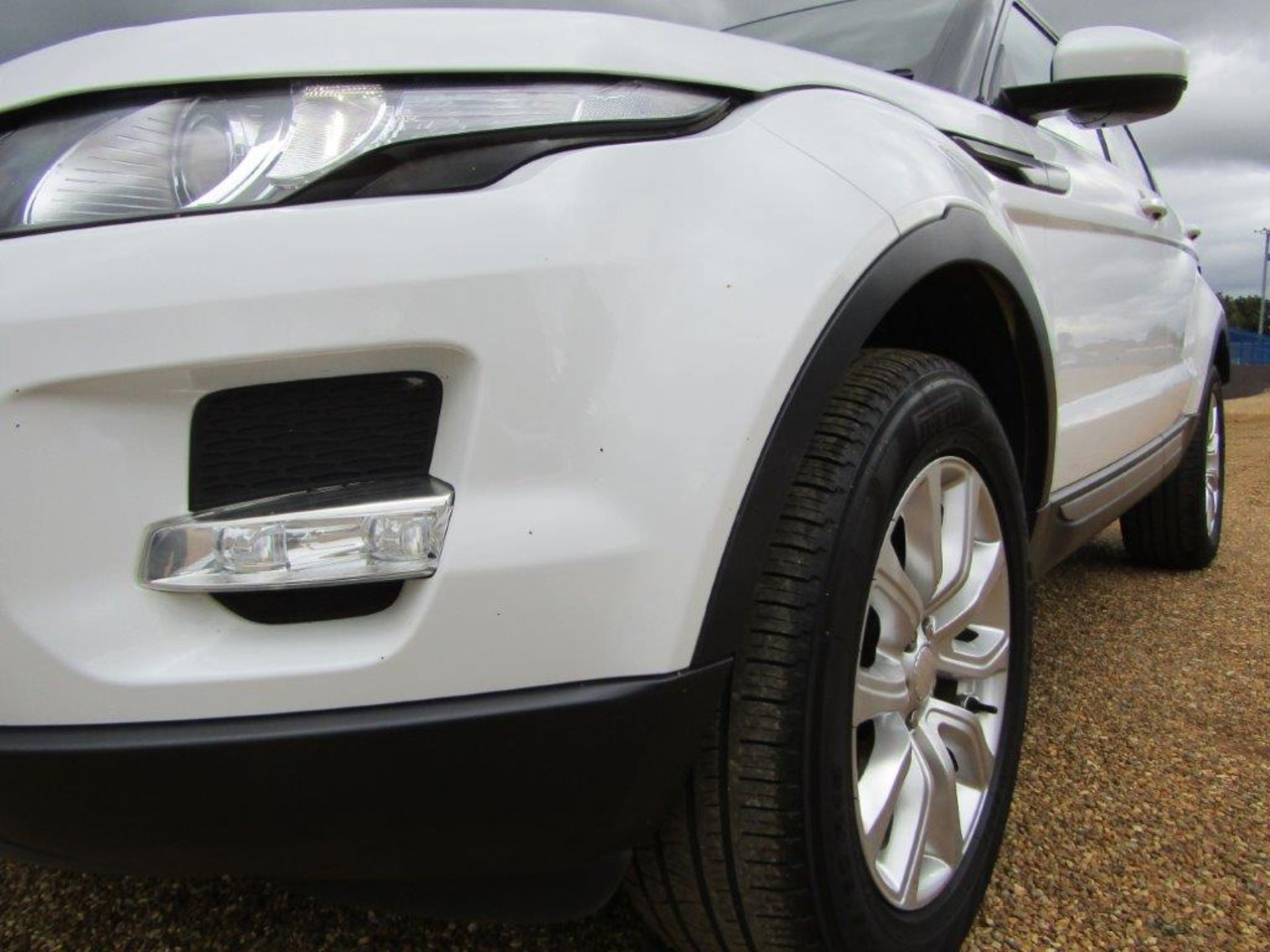 63 13 Range Rover Evoque Pure SD4 - Image 15 of 24