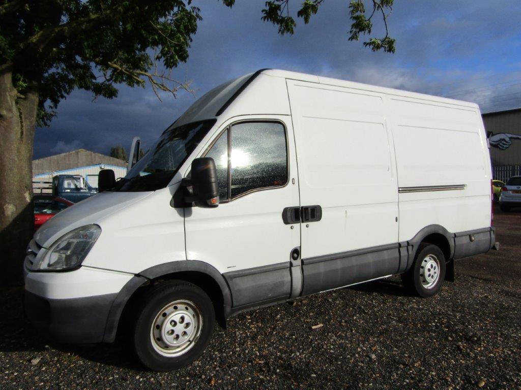 08 08 iveco Daily 35S14 MWB