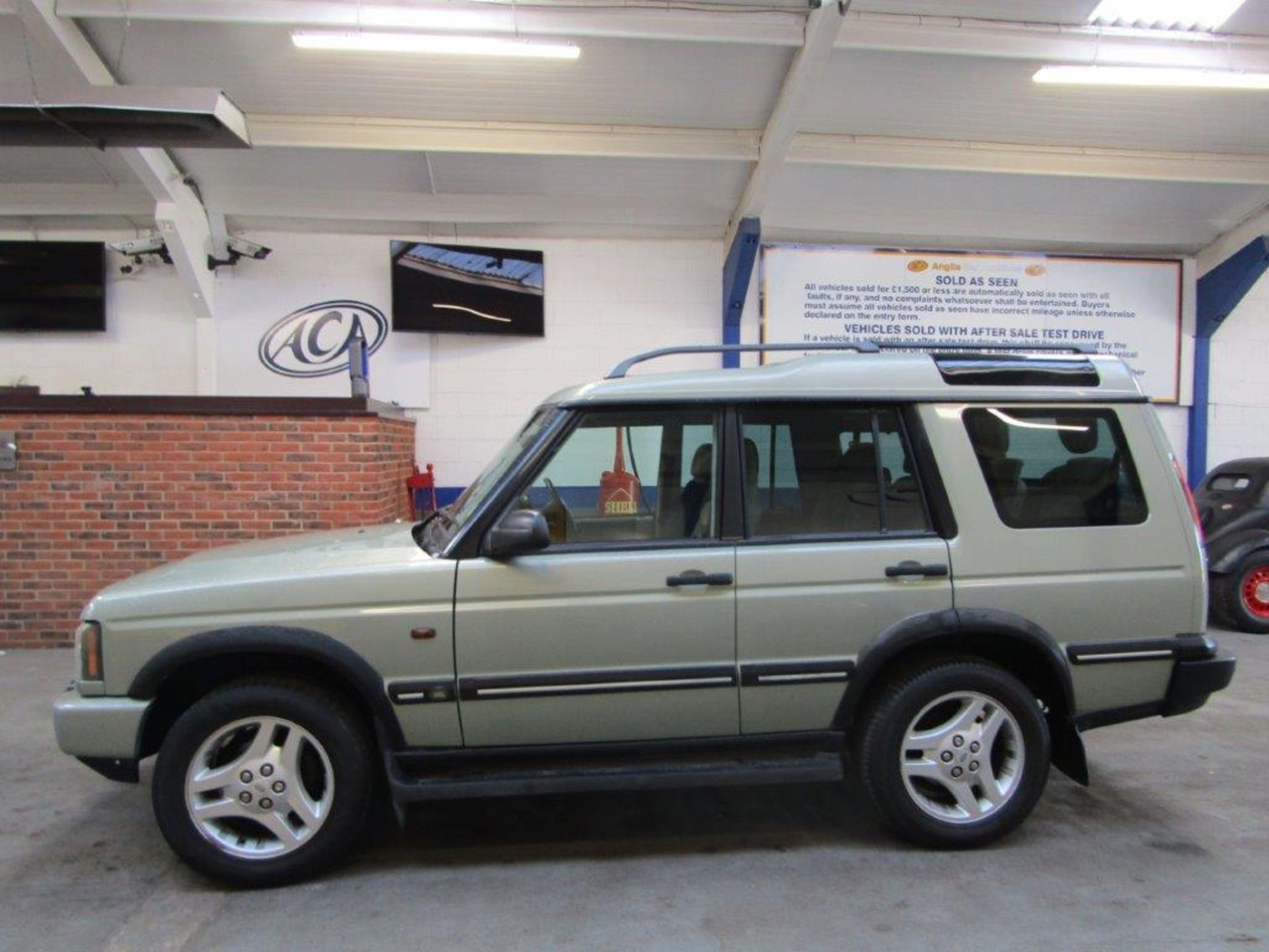 03 03 Land Rover Discovery TD5 ES - Image 2 of 26