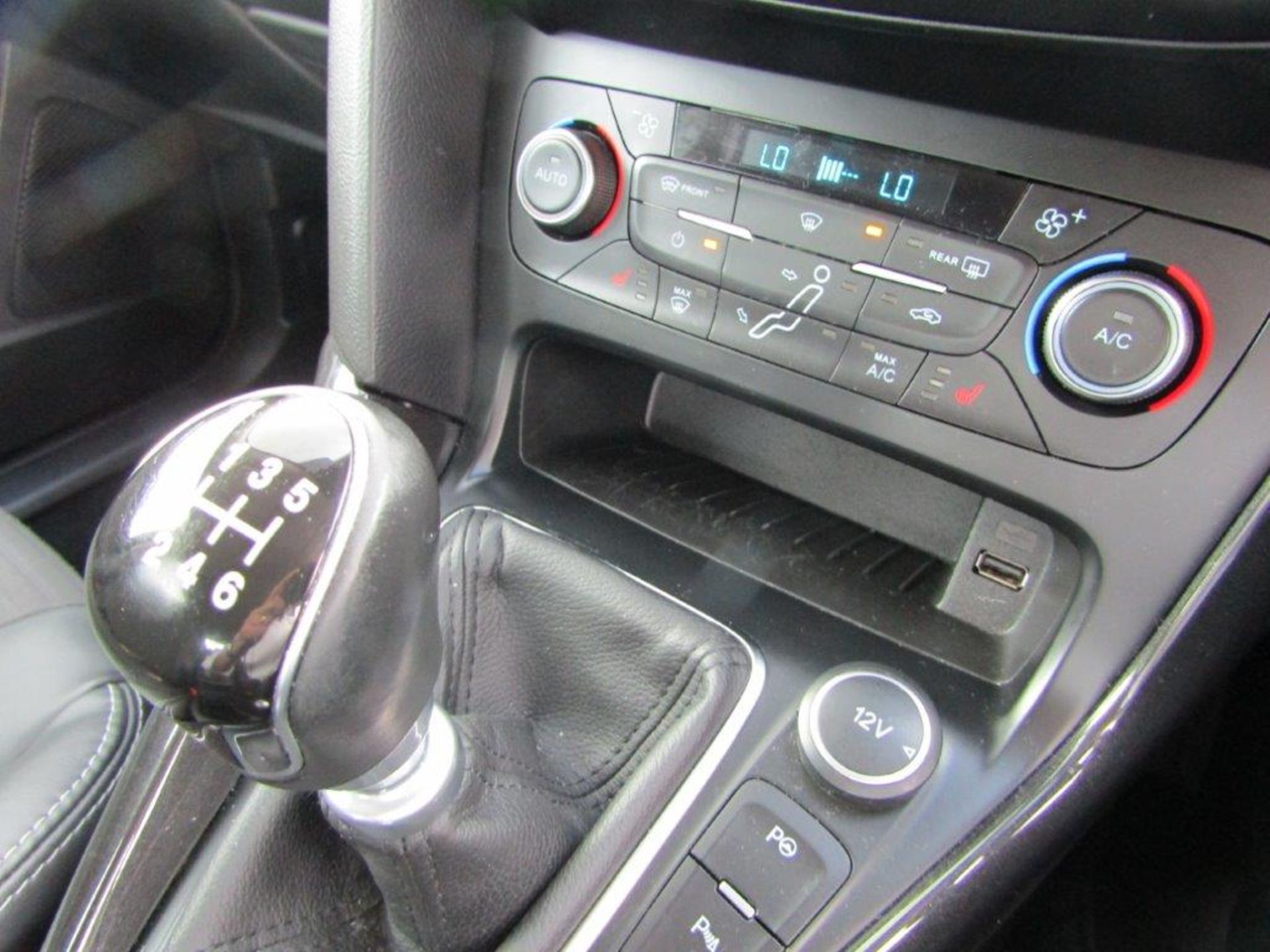 66 16 Ford Focus Titanium X TDCi - Image 4 of 19