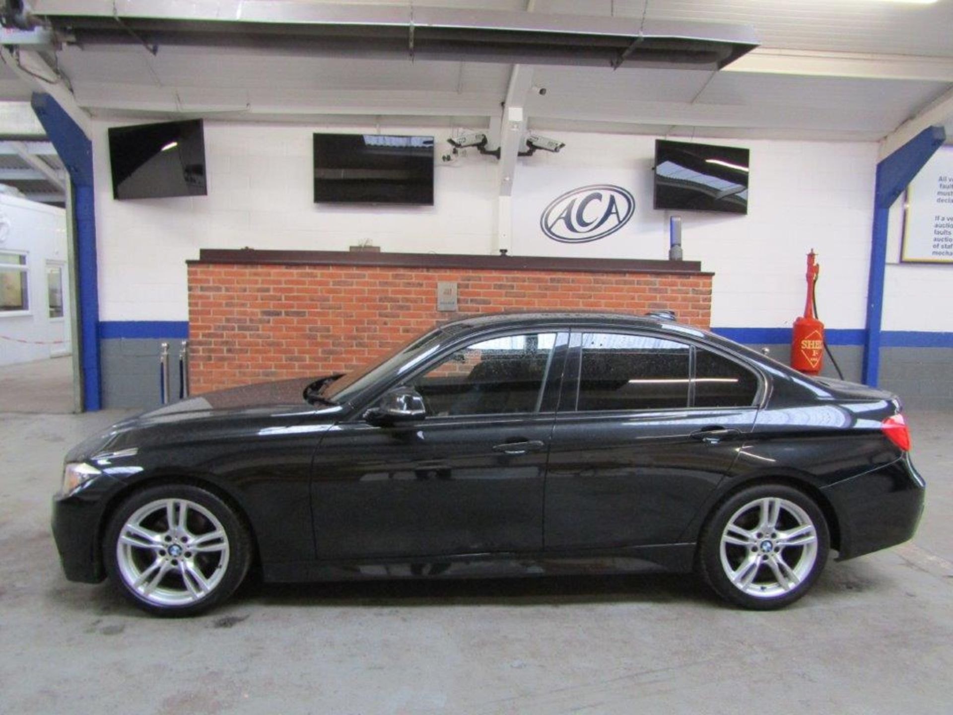 13 13 BMW 320d M Sport - Image 2 of 26