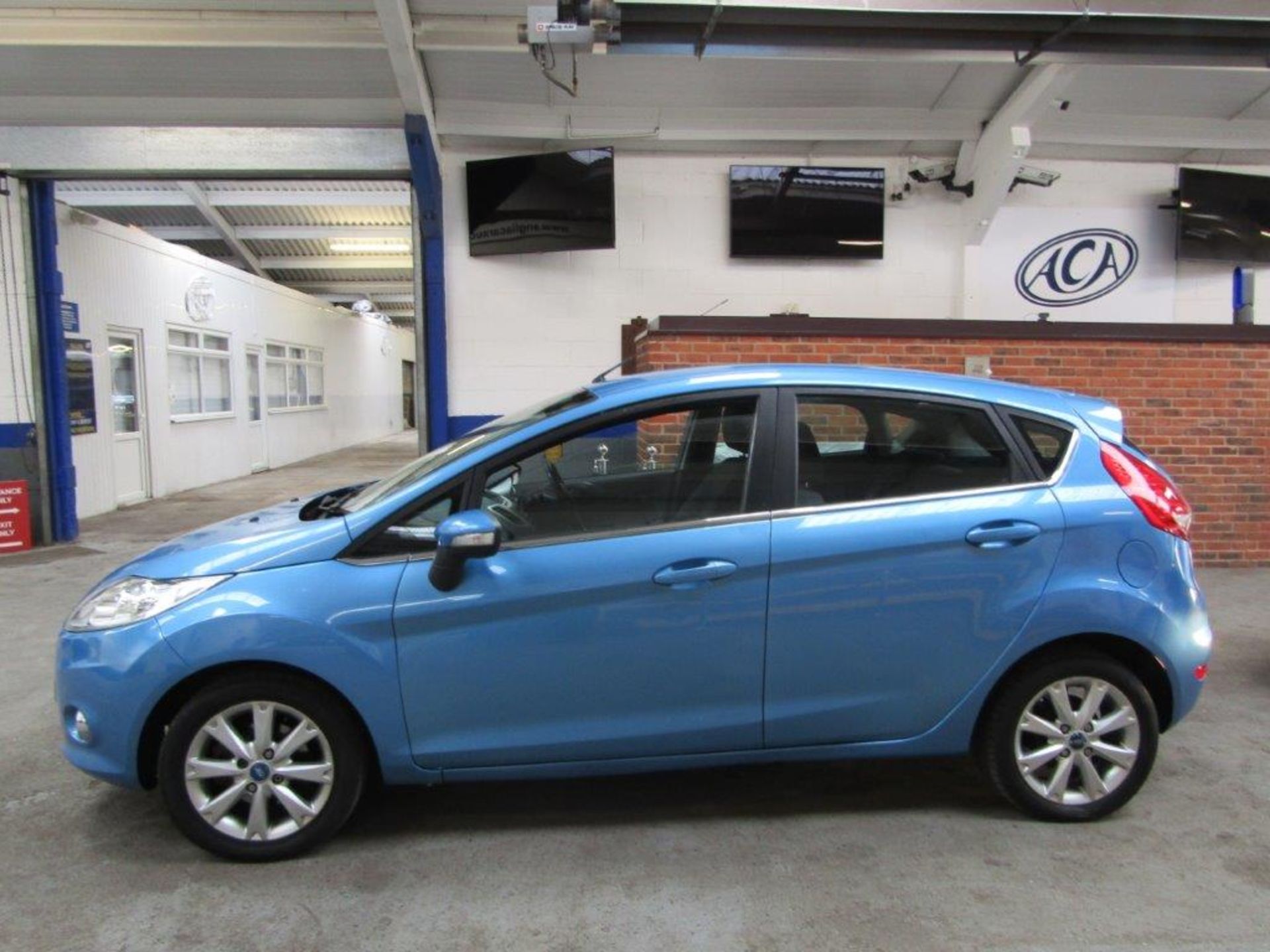 10 10 Ford Fiesta Zetec - Image 2 of 18