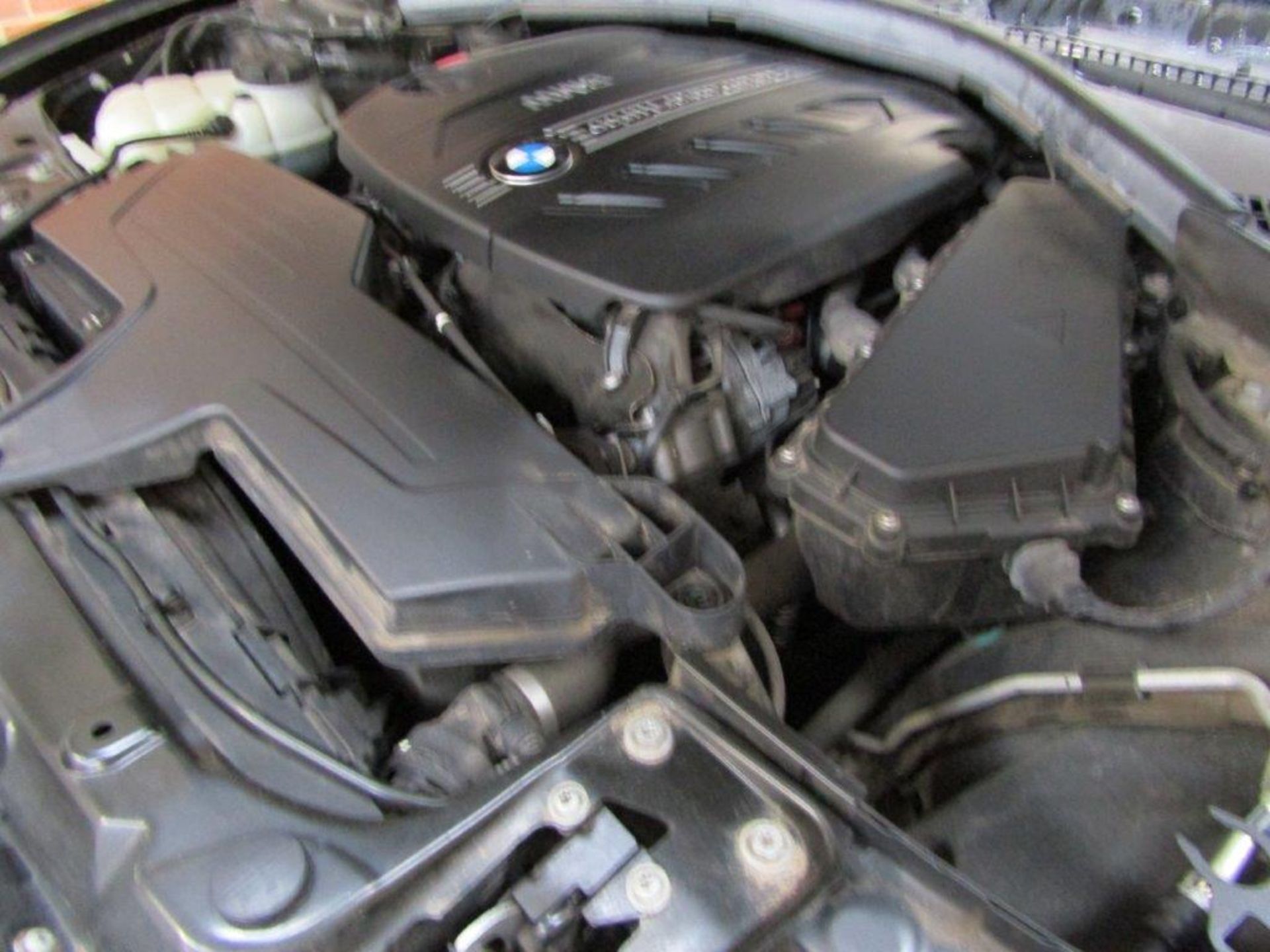 13 13 BMW 320d M Sport - Image 12 of 26